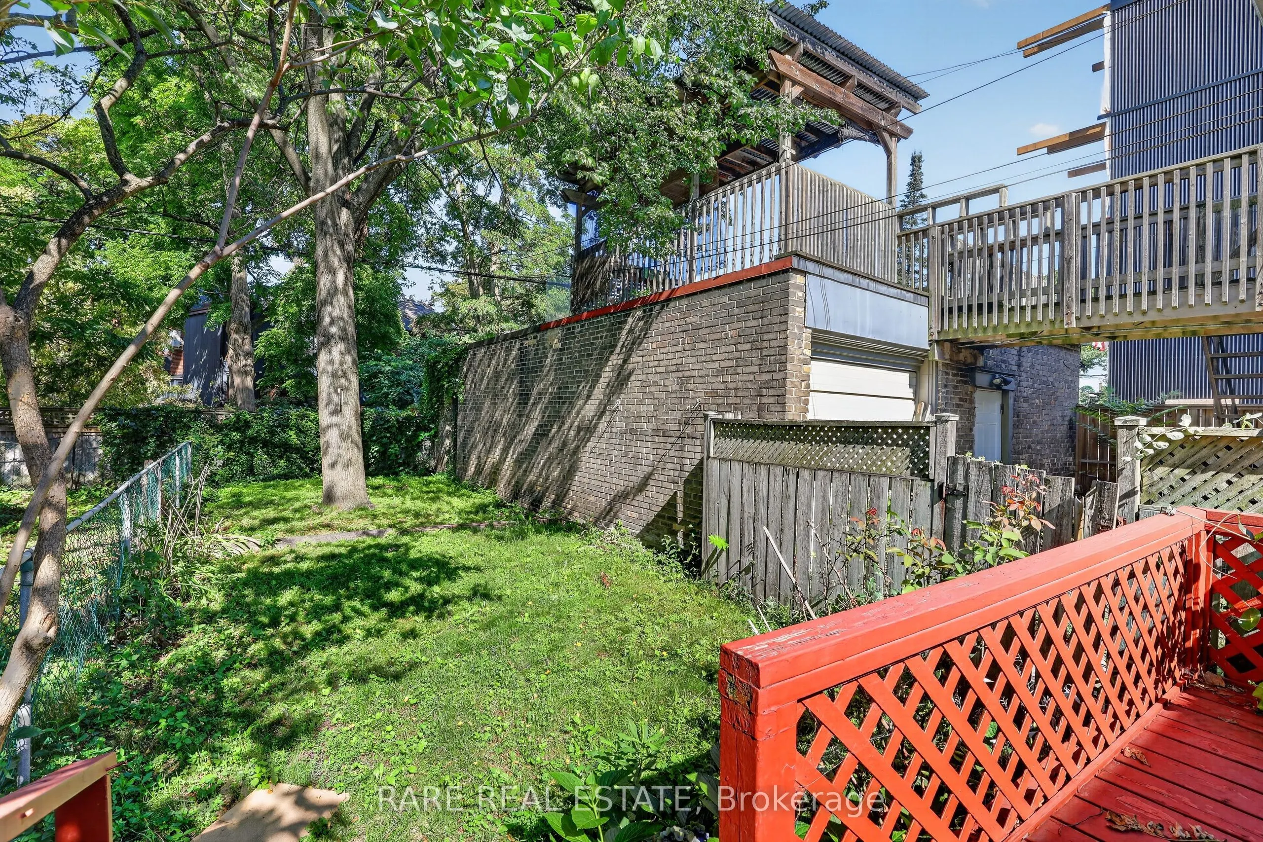 890 & 892 Broadview Avenue