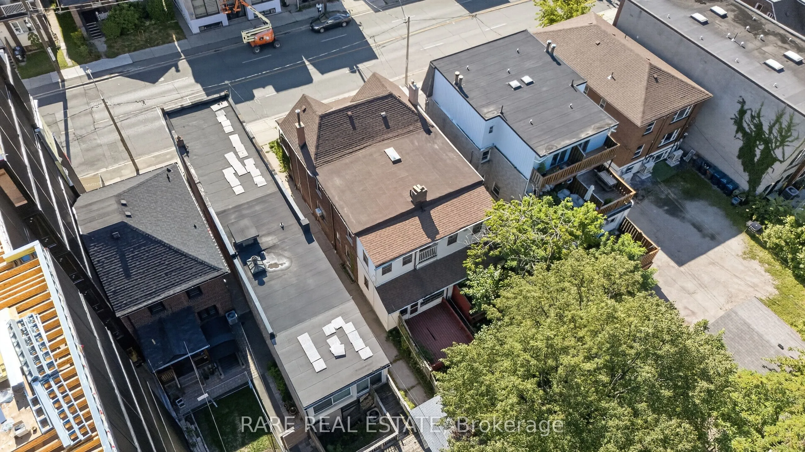 890 & 892 Broadview Avenue