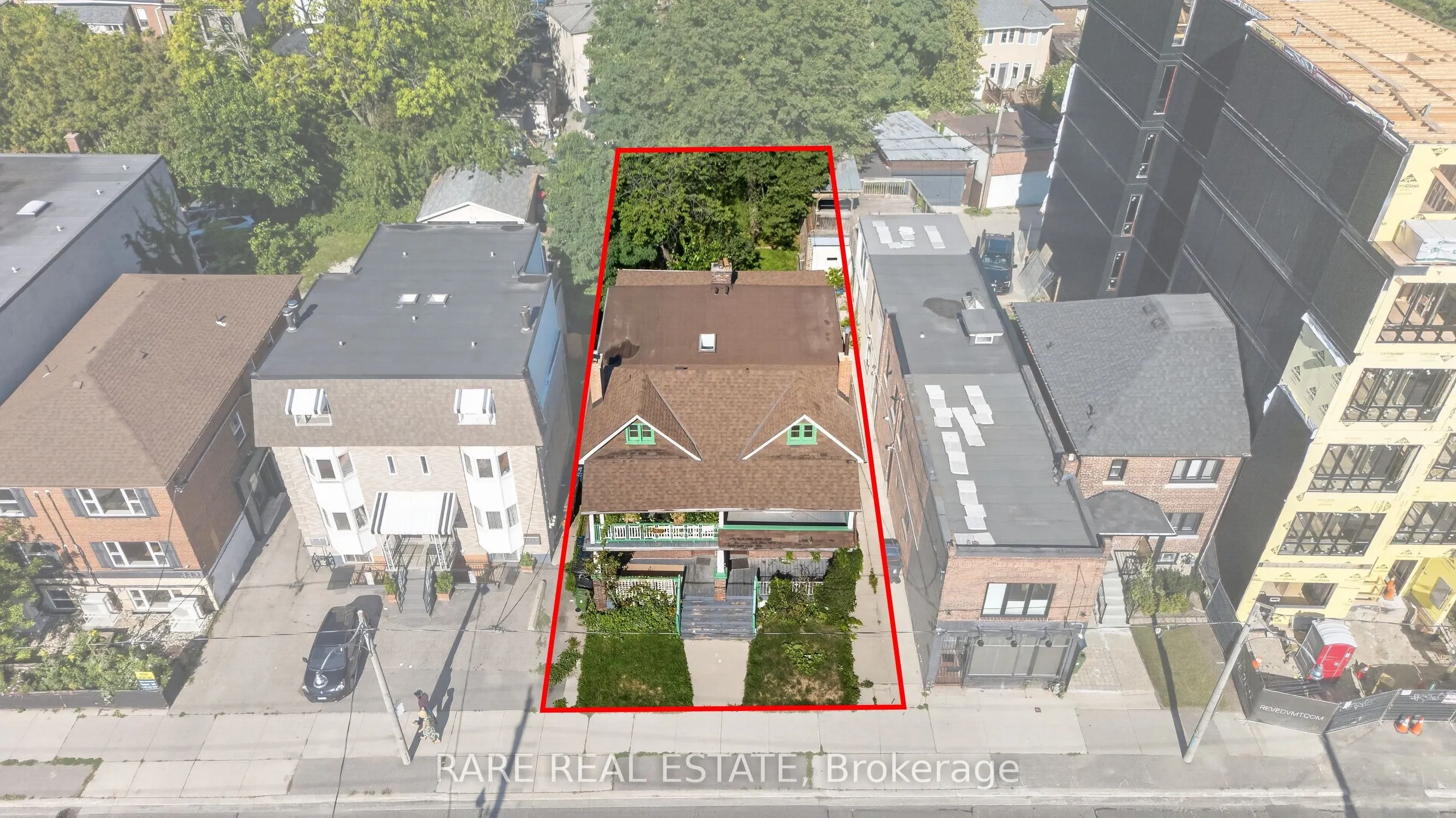 890 & 892 Broadview Avenue