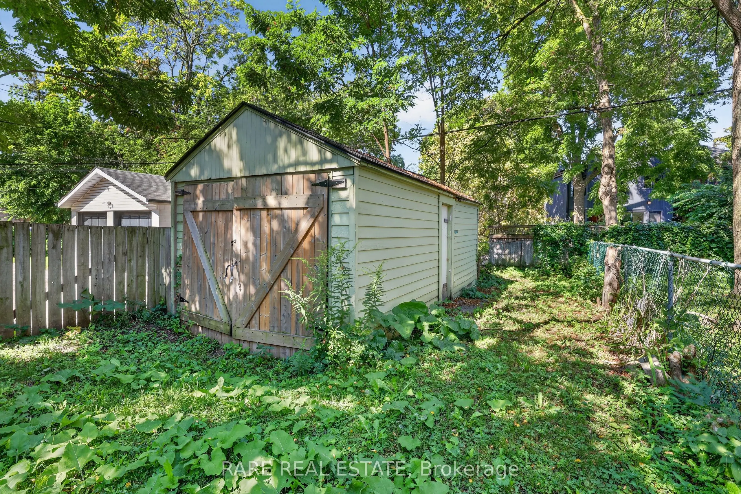 890 & 892 Broadview Avenue