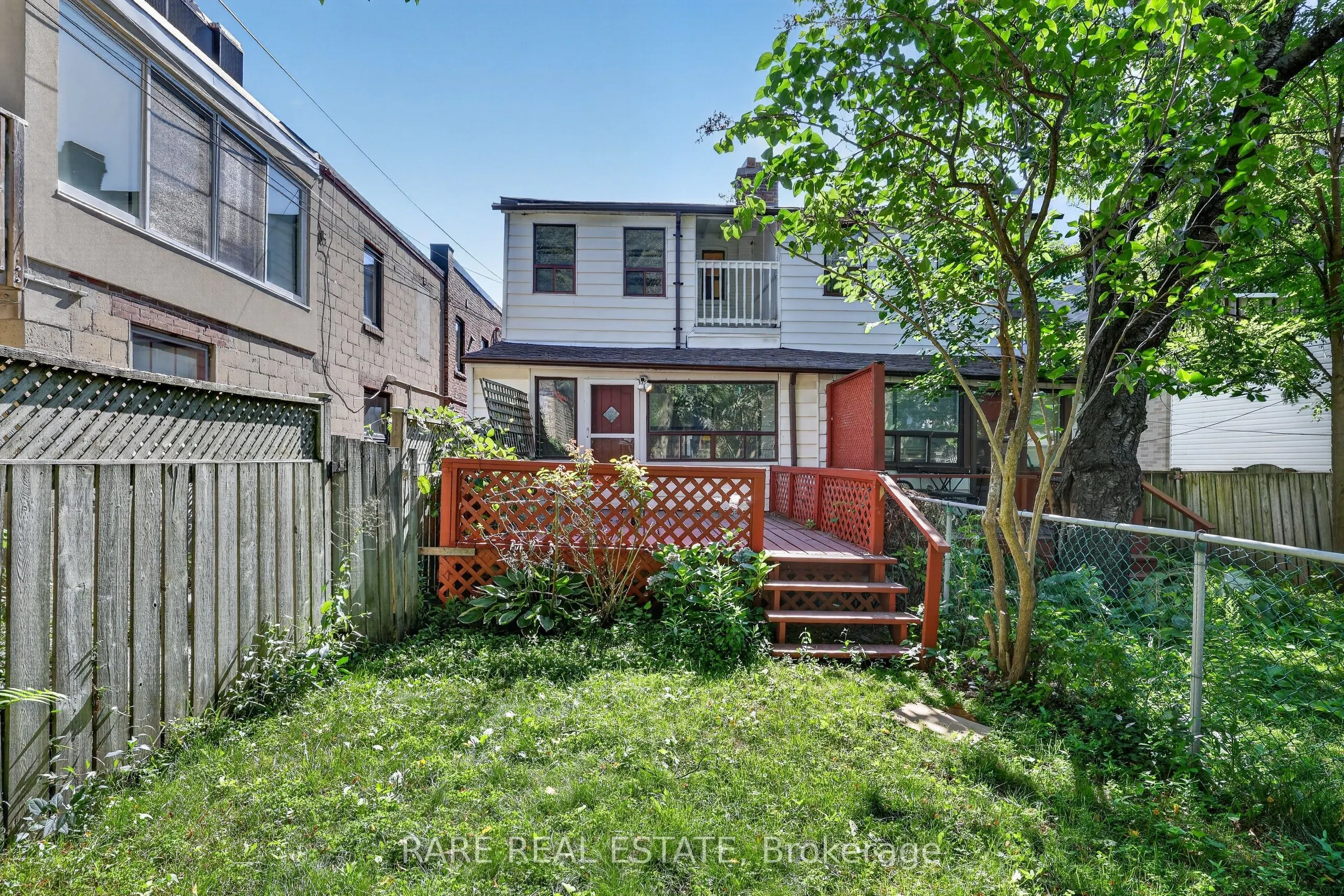 890 & 892 Broadview Avenue