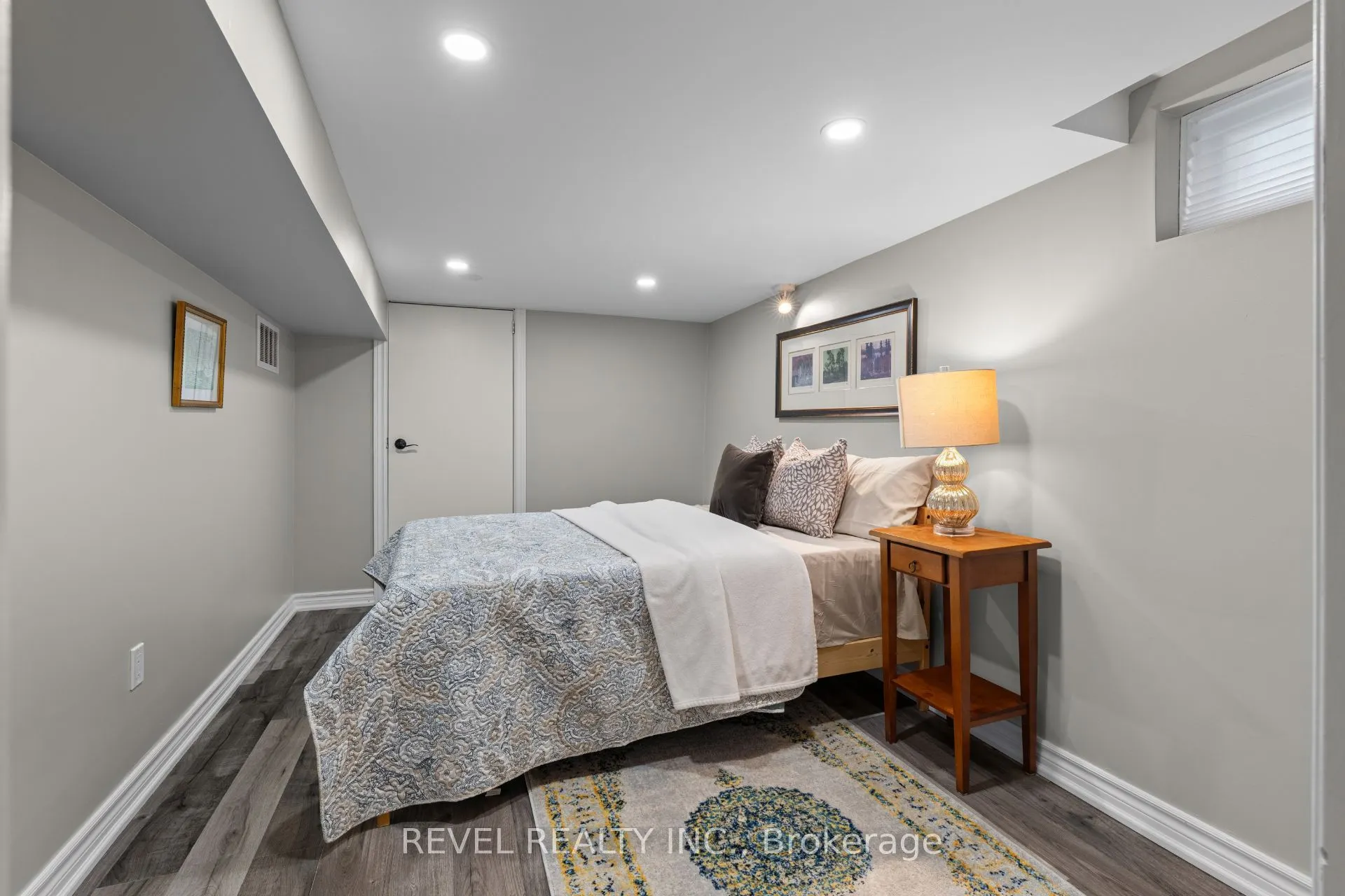 1610 Heathside Crescent