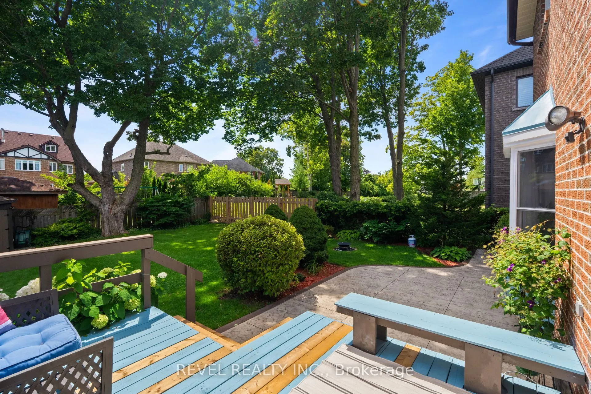 1610 Heathside Crescent