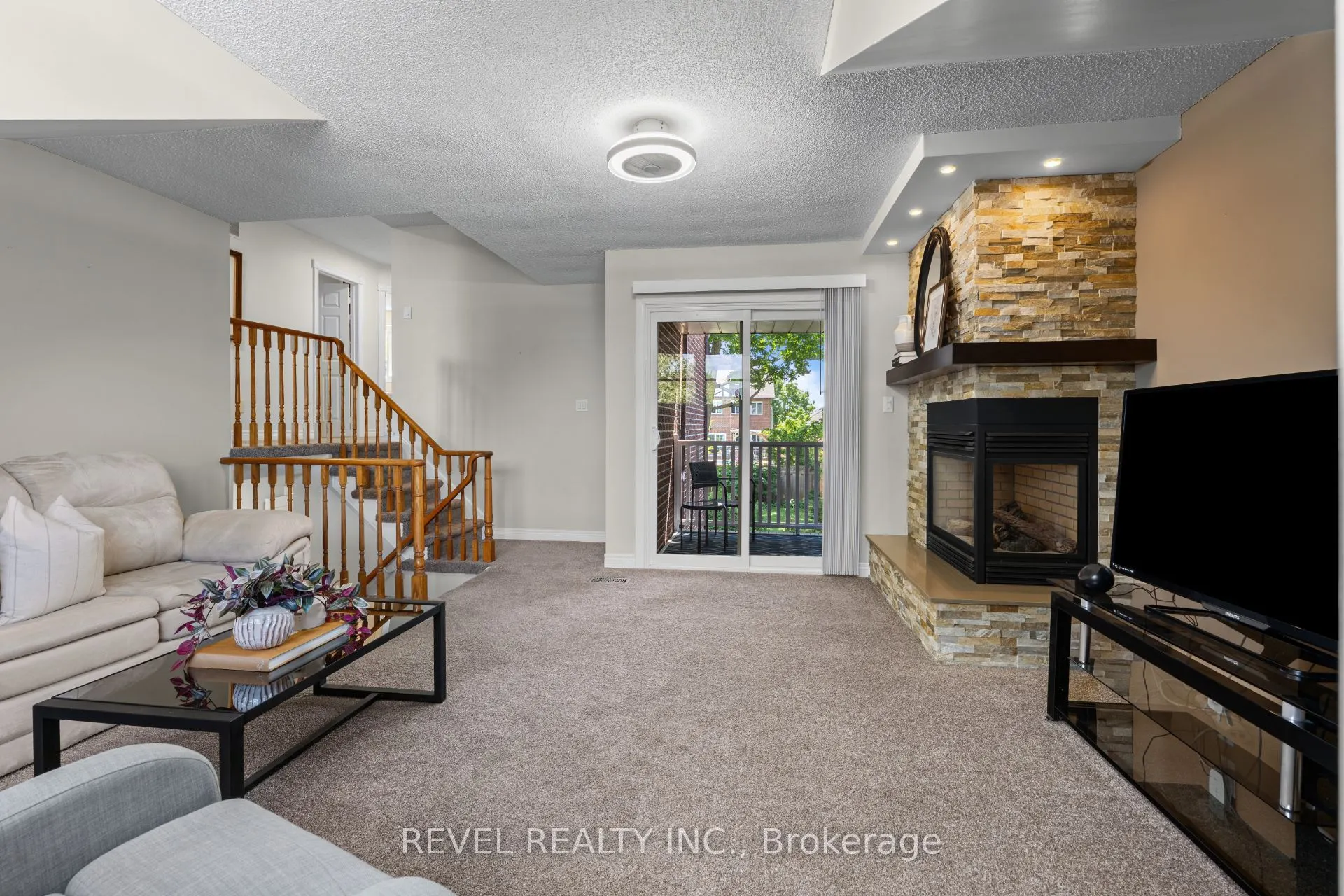 1610 Heathside Crescent