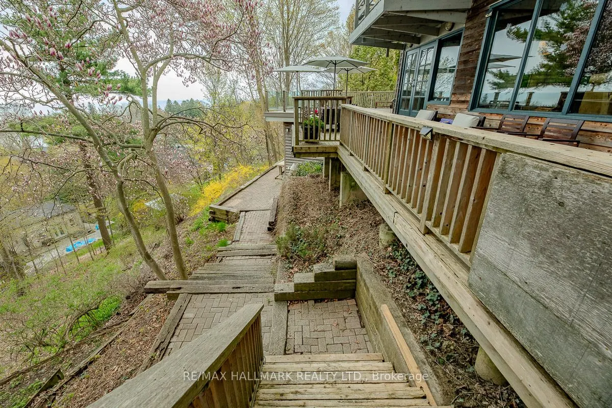 2 Ledge Road