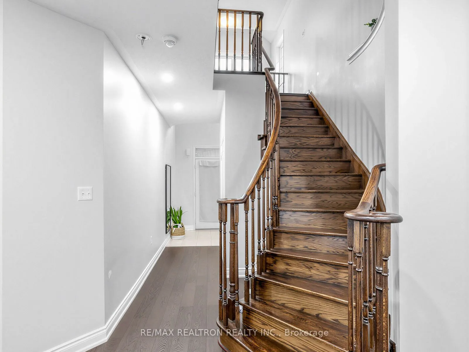 2571 Kentucky Derby Way