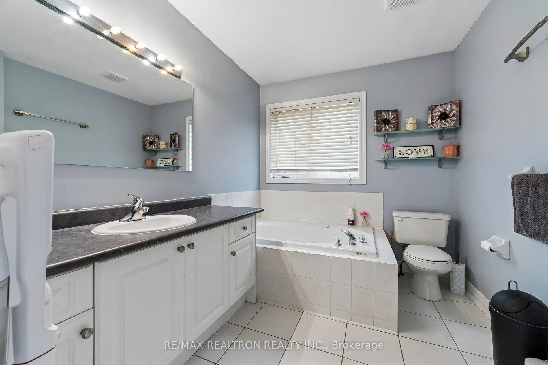 58 Lurosa Crescent