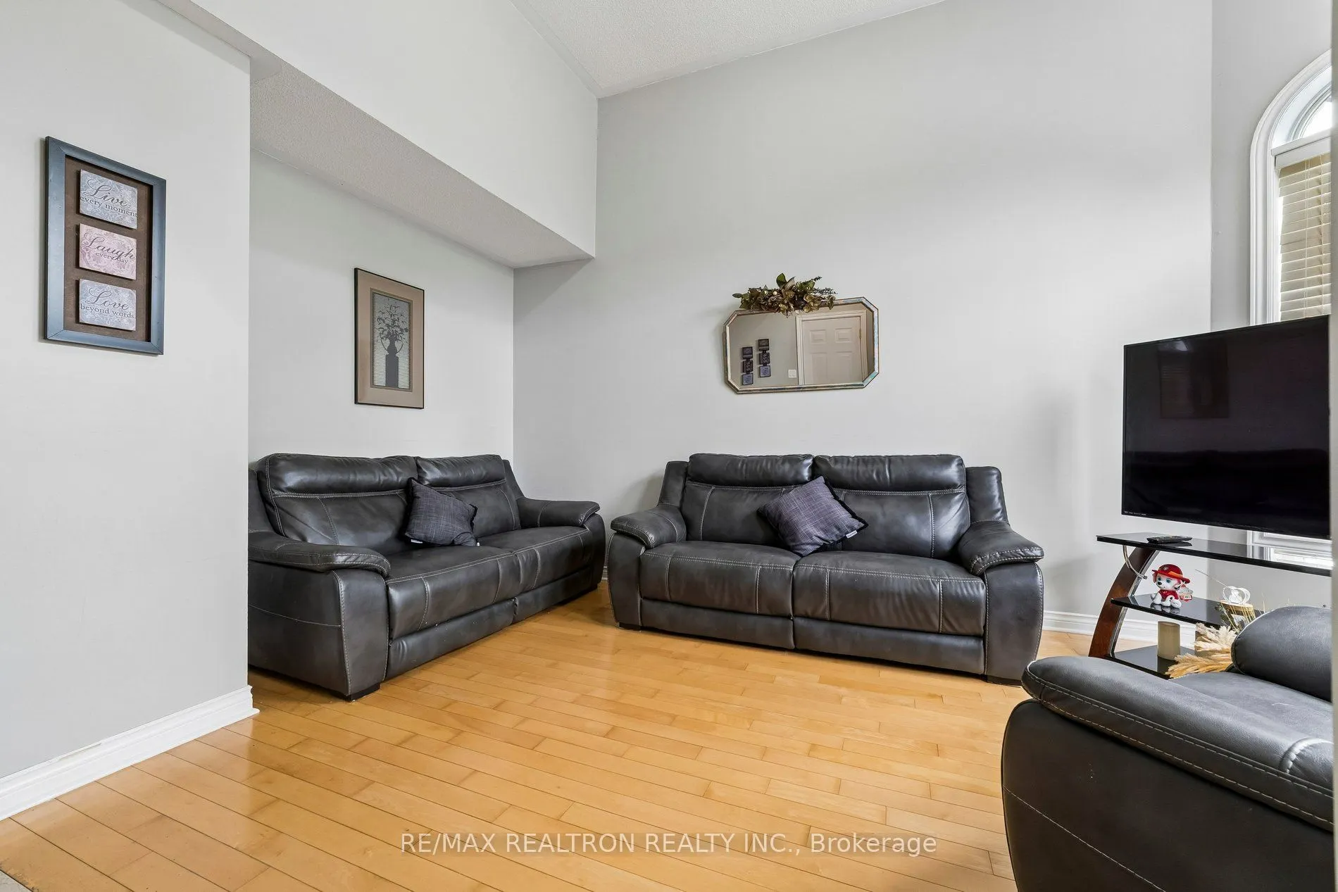 58 Lurosa Crescent