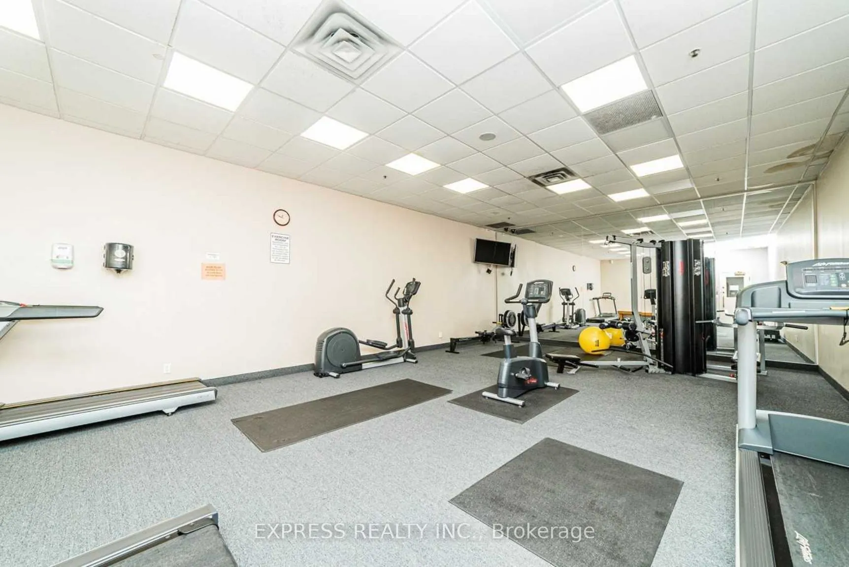 18 Lee Centre Drive #1111