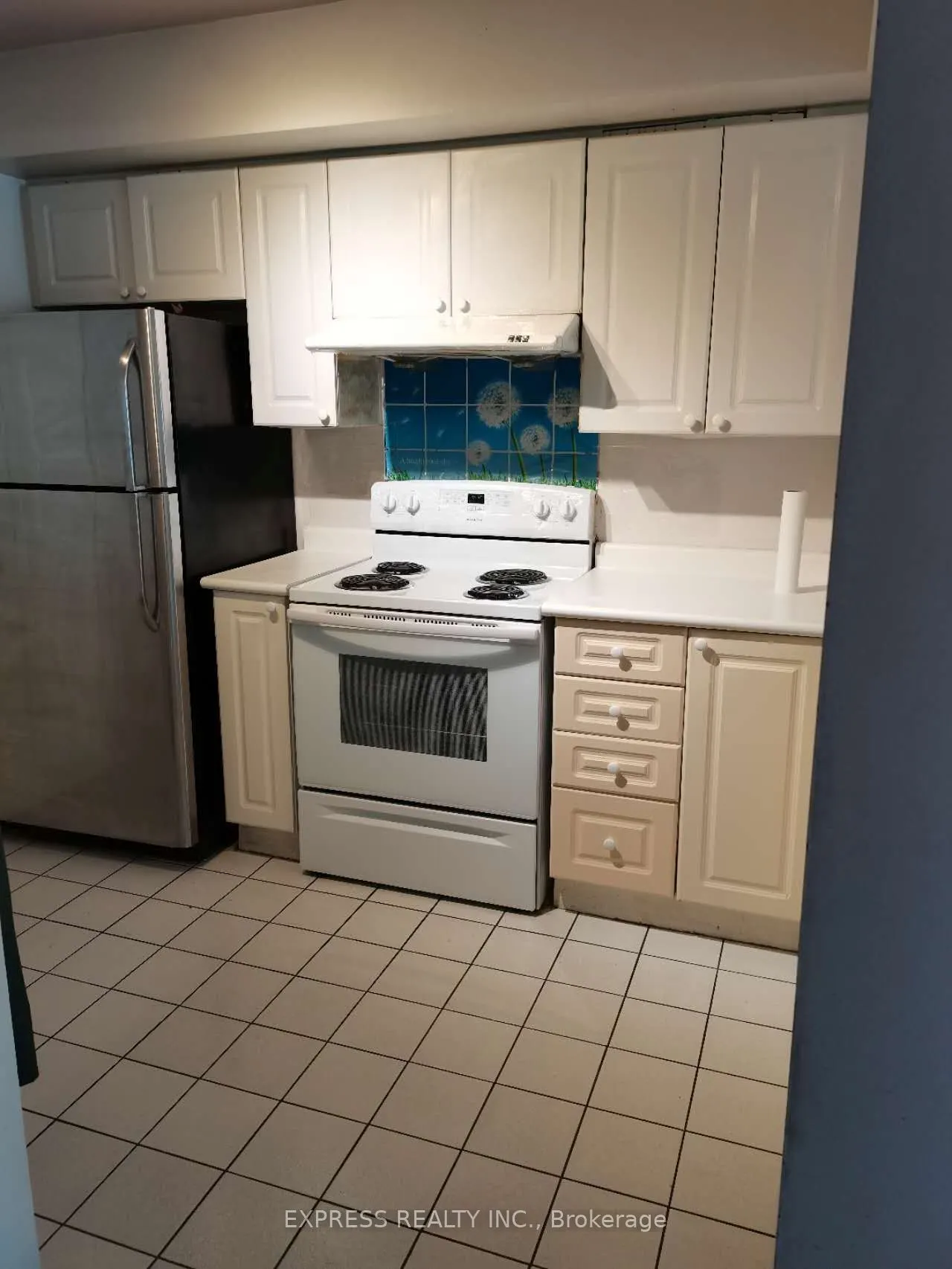 18 Lee Centre Drive #1111