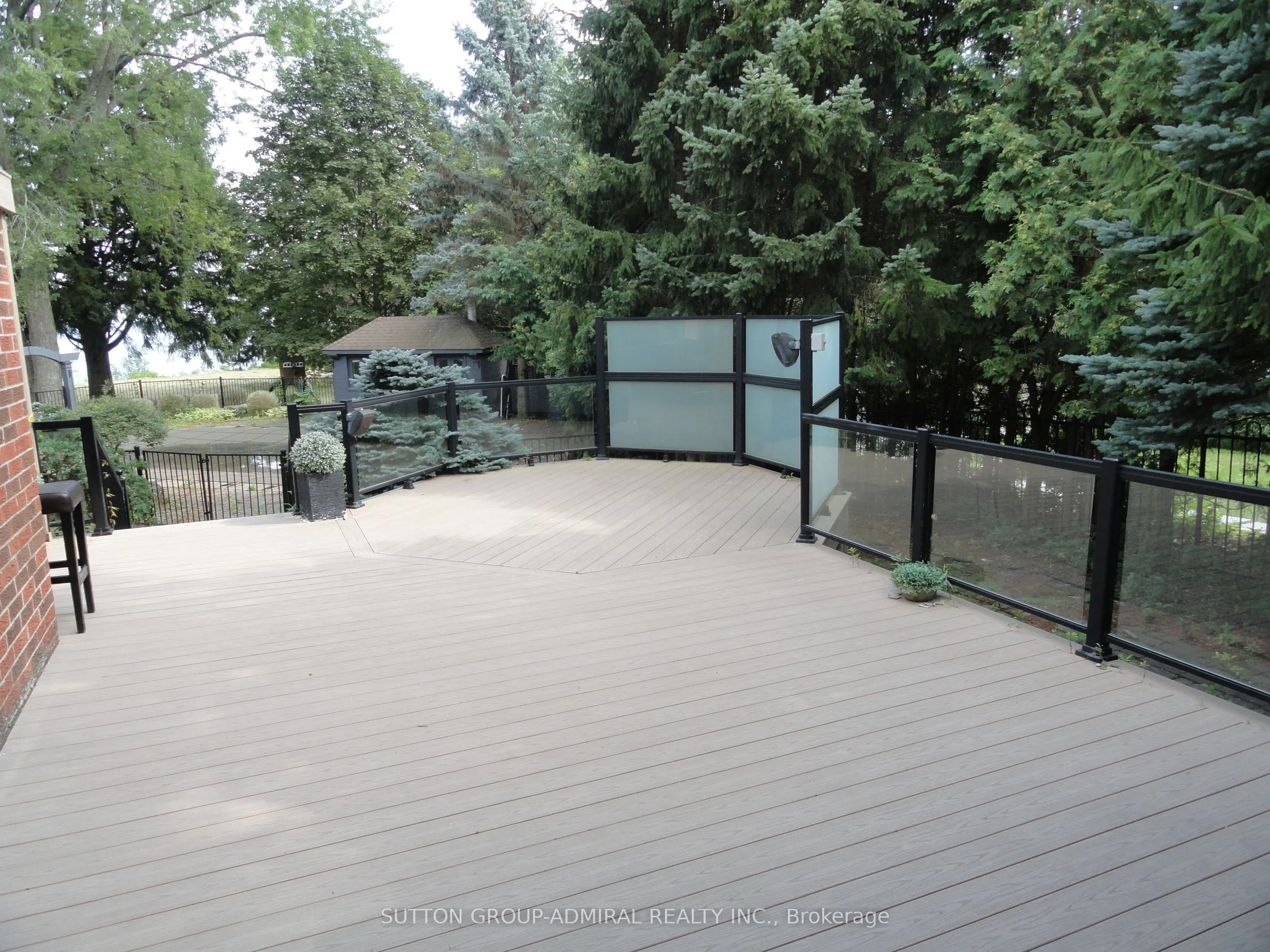 48 Meadowcliffe Drive