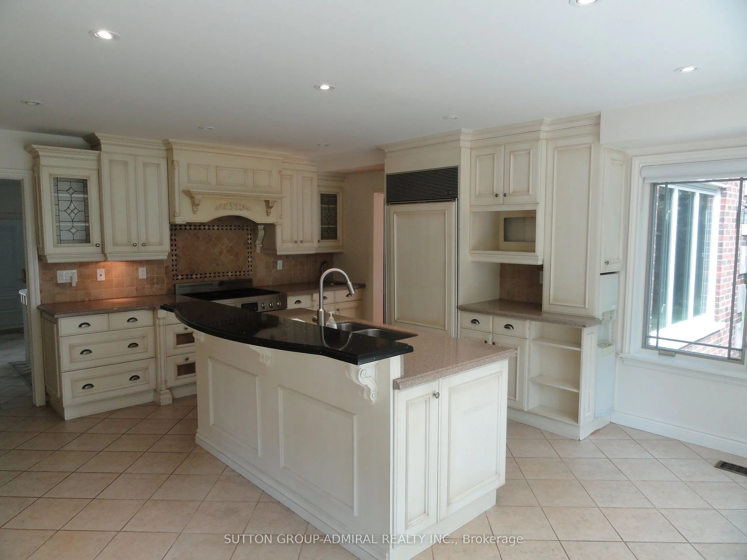 48 Meadowcliffe Drive