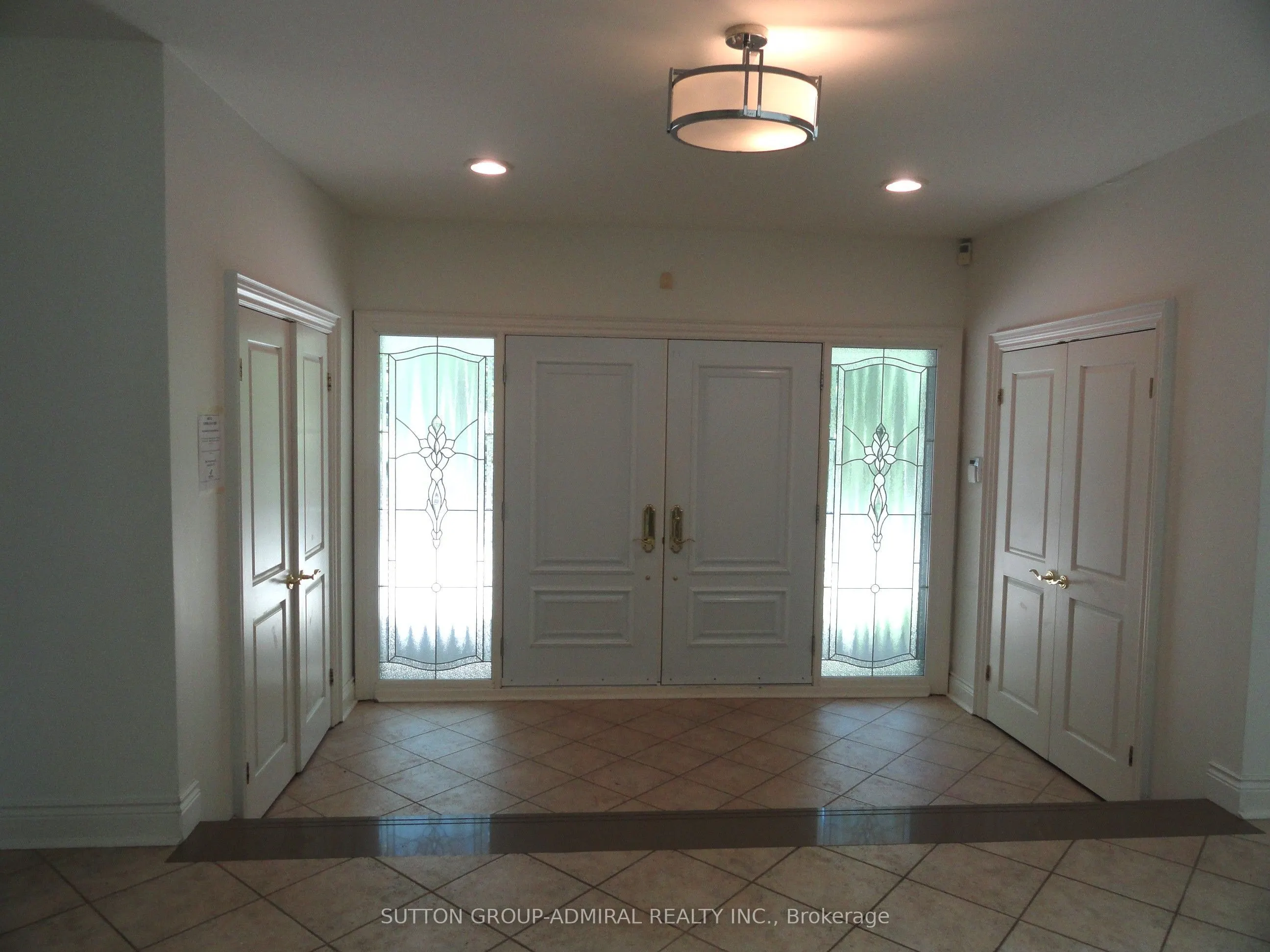 48 Meadowcliffe Drive