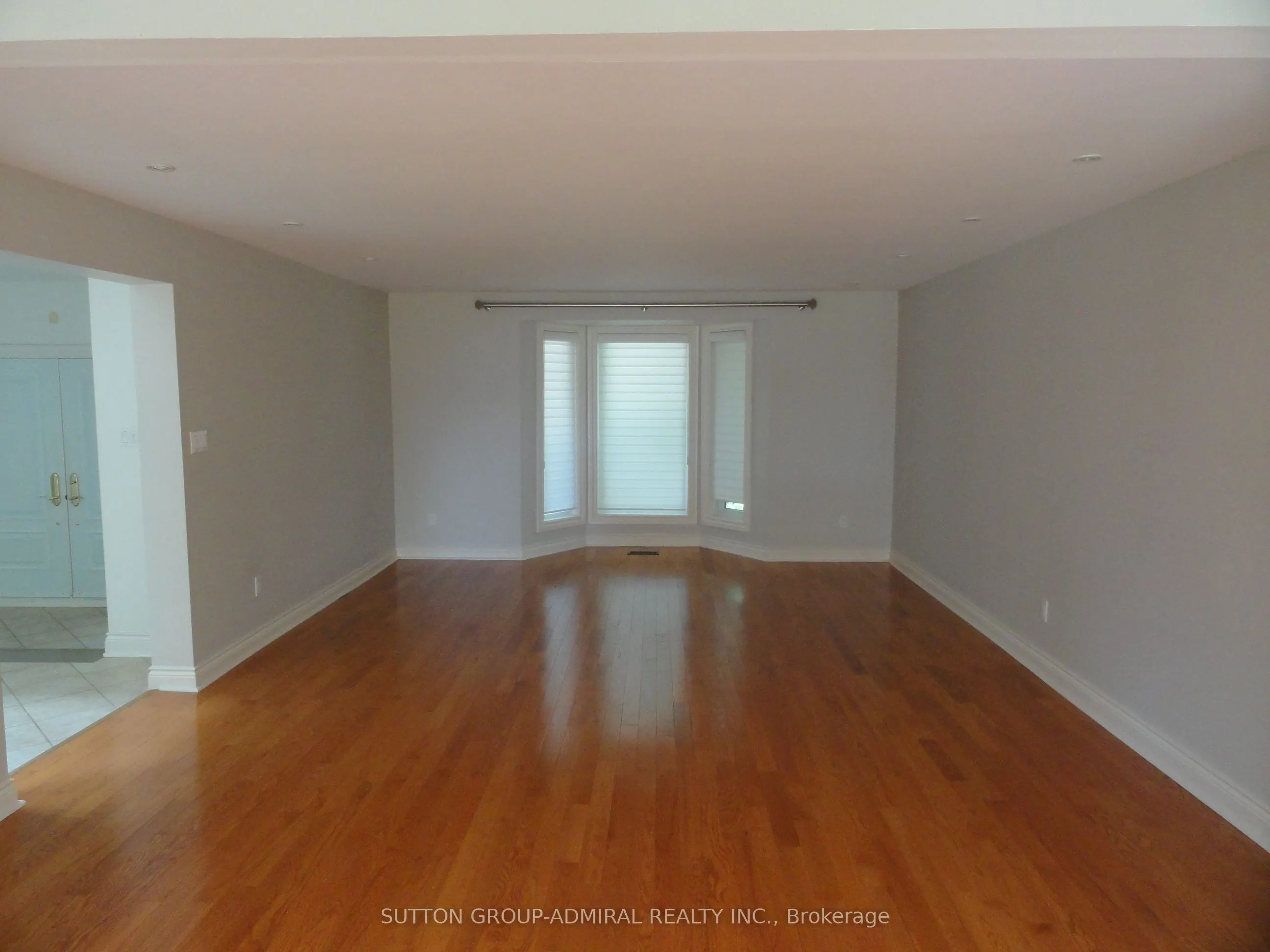 48 Meadowcliffe Drive