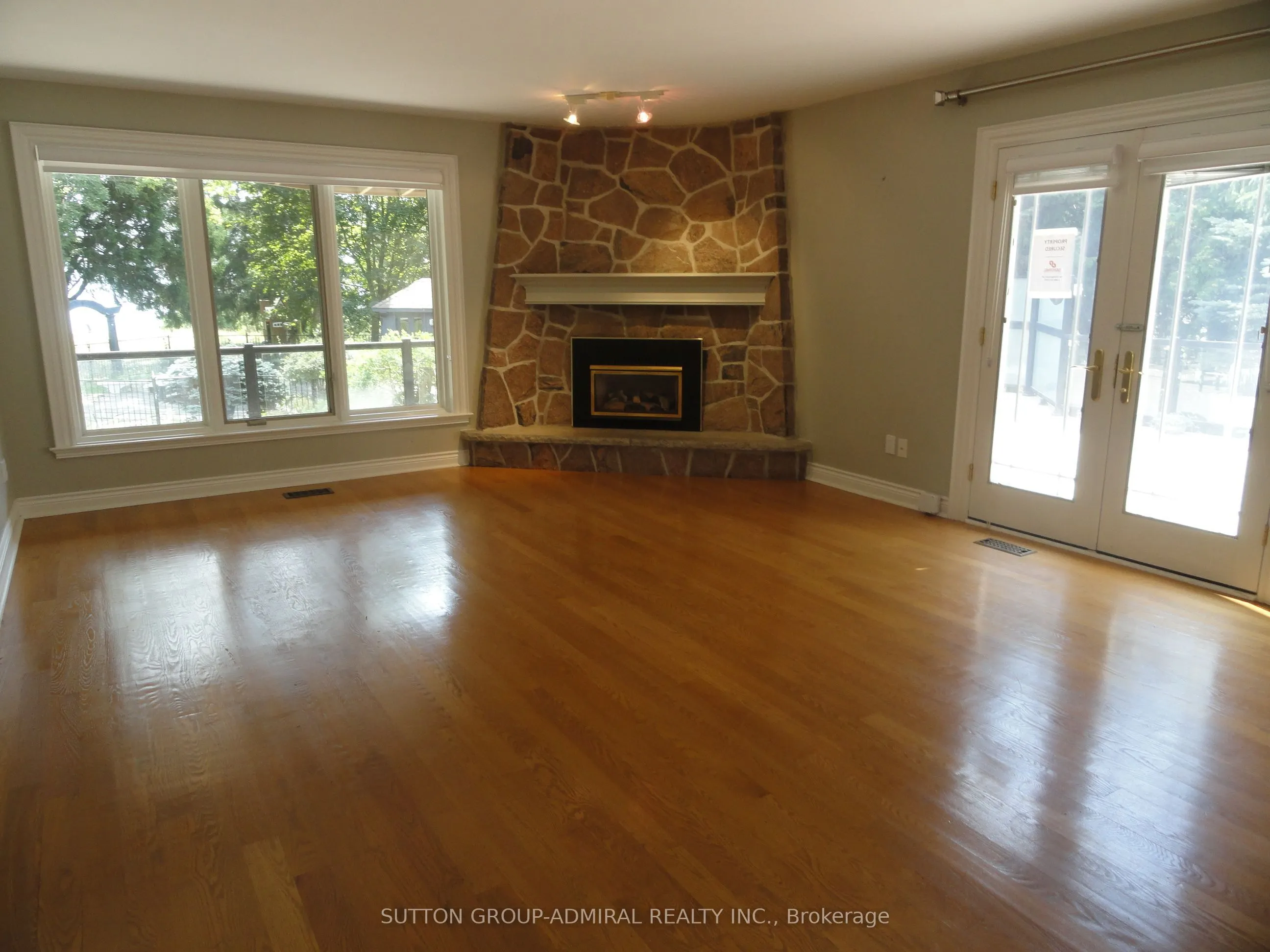 48 Meadowcliffe Drive