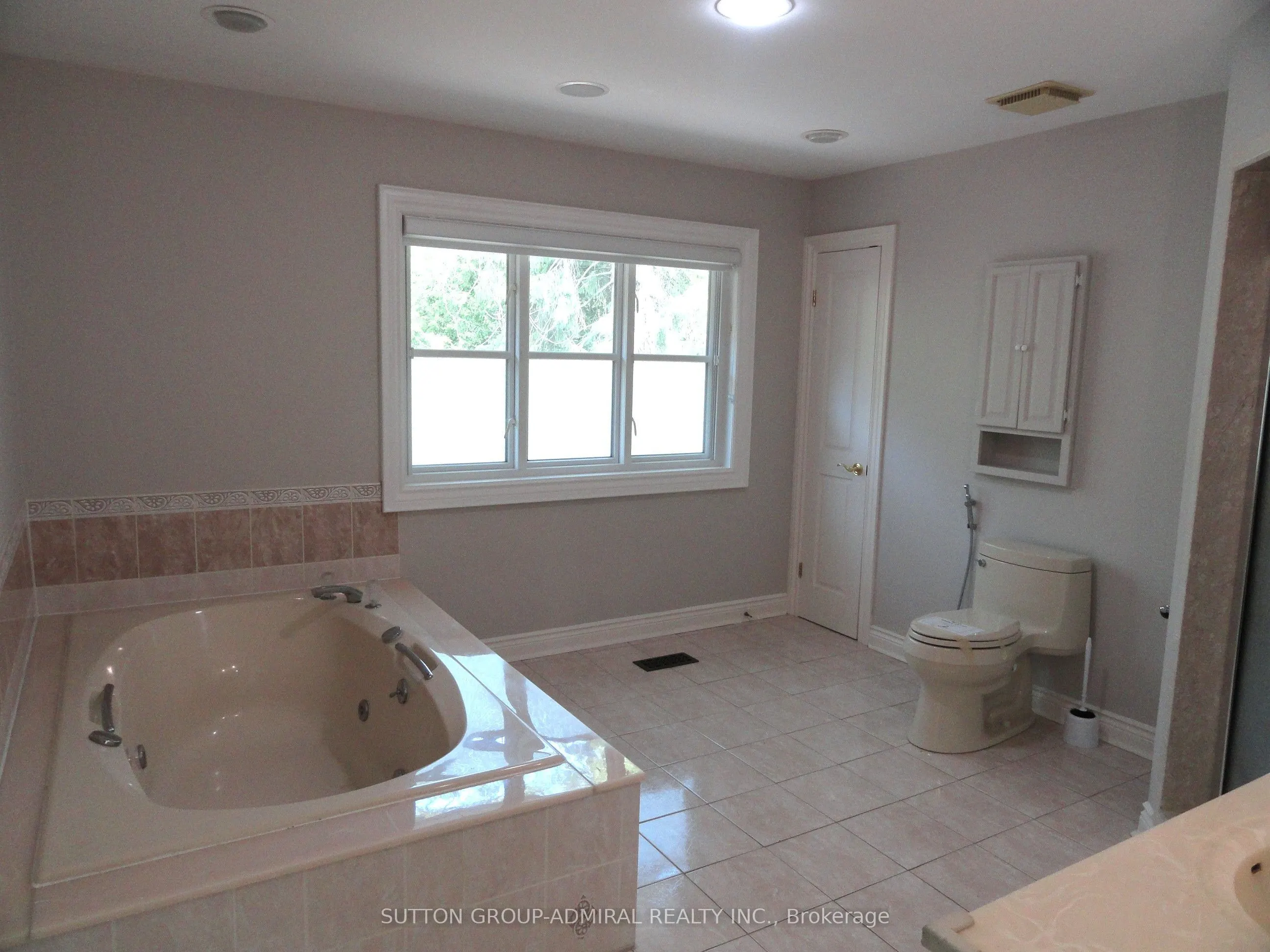 48 Meadowcliffe Drive