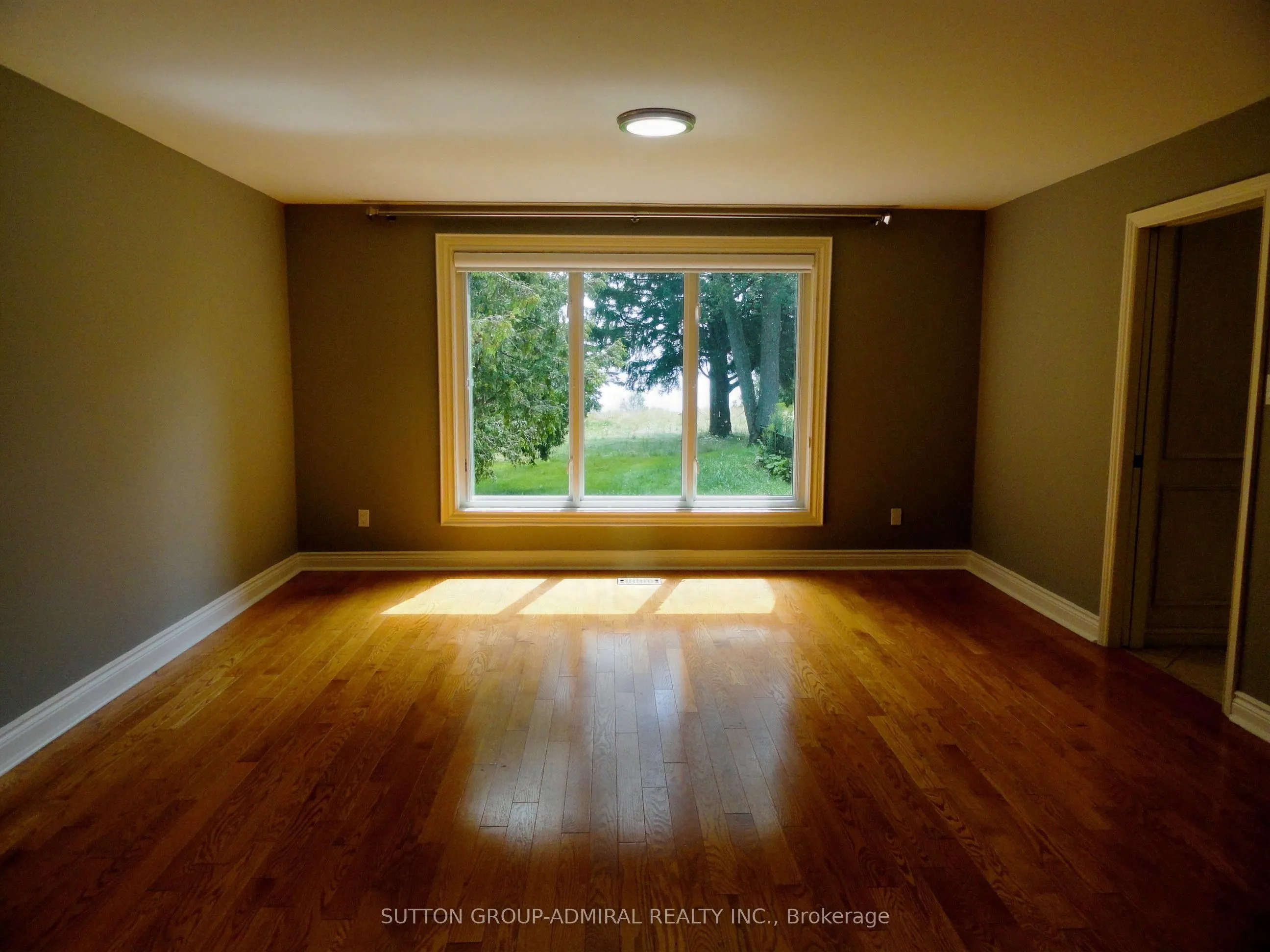 48 Meadowcliffe Drive