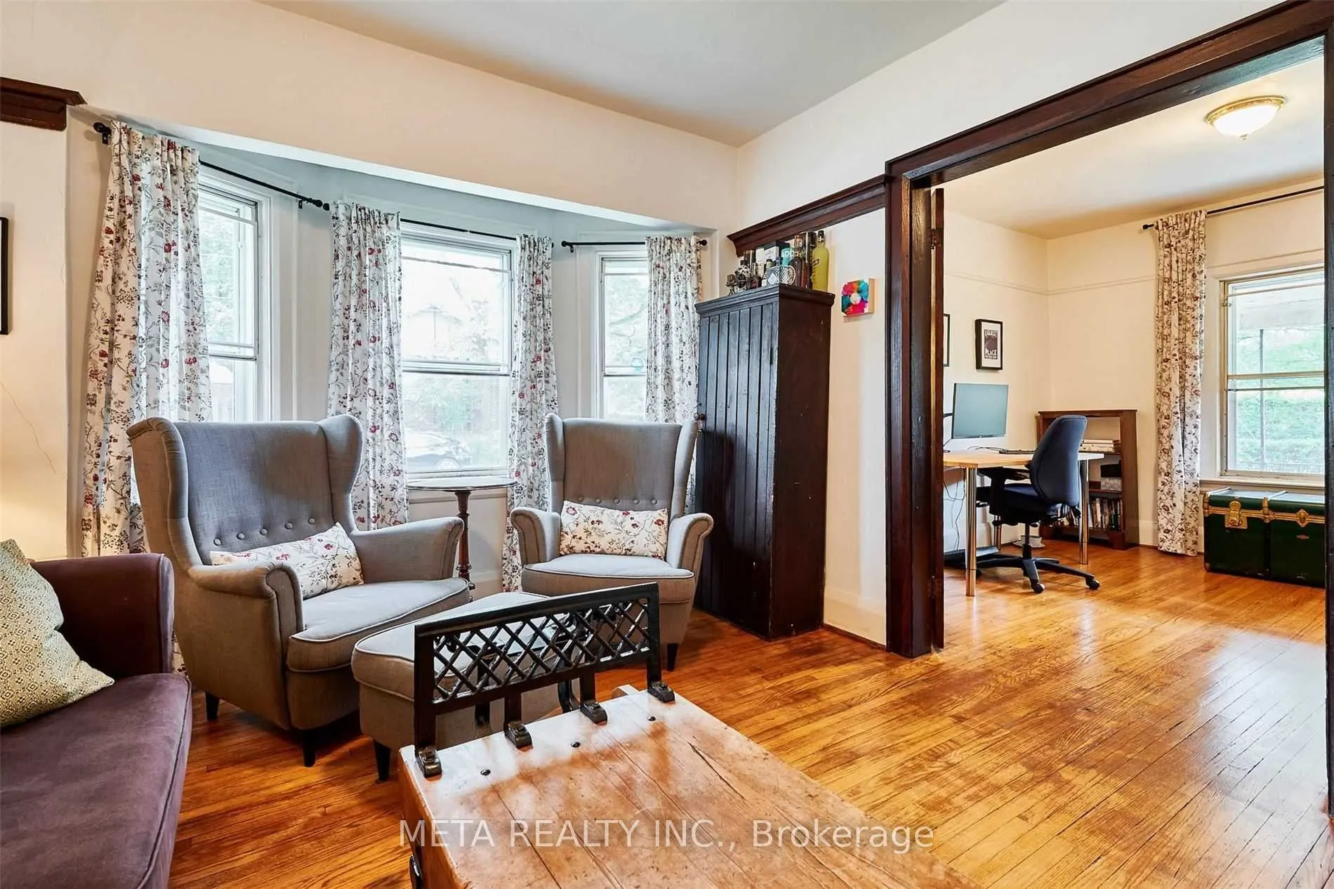 22 Freeman Street S