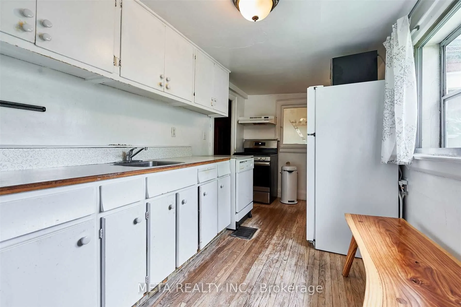 22 Freeman Street S