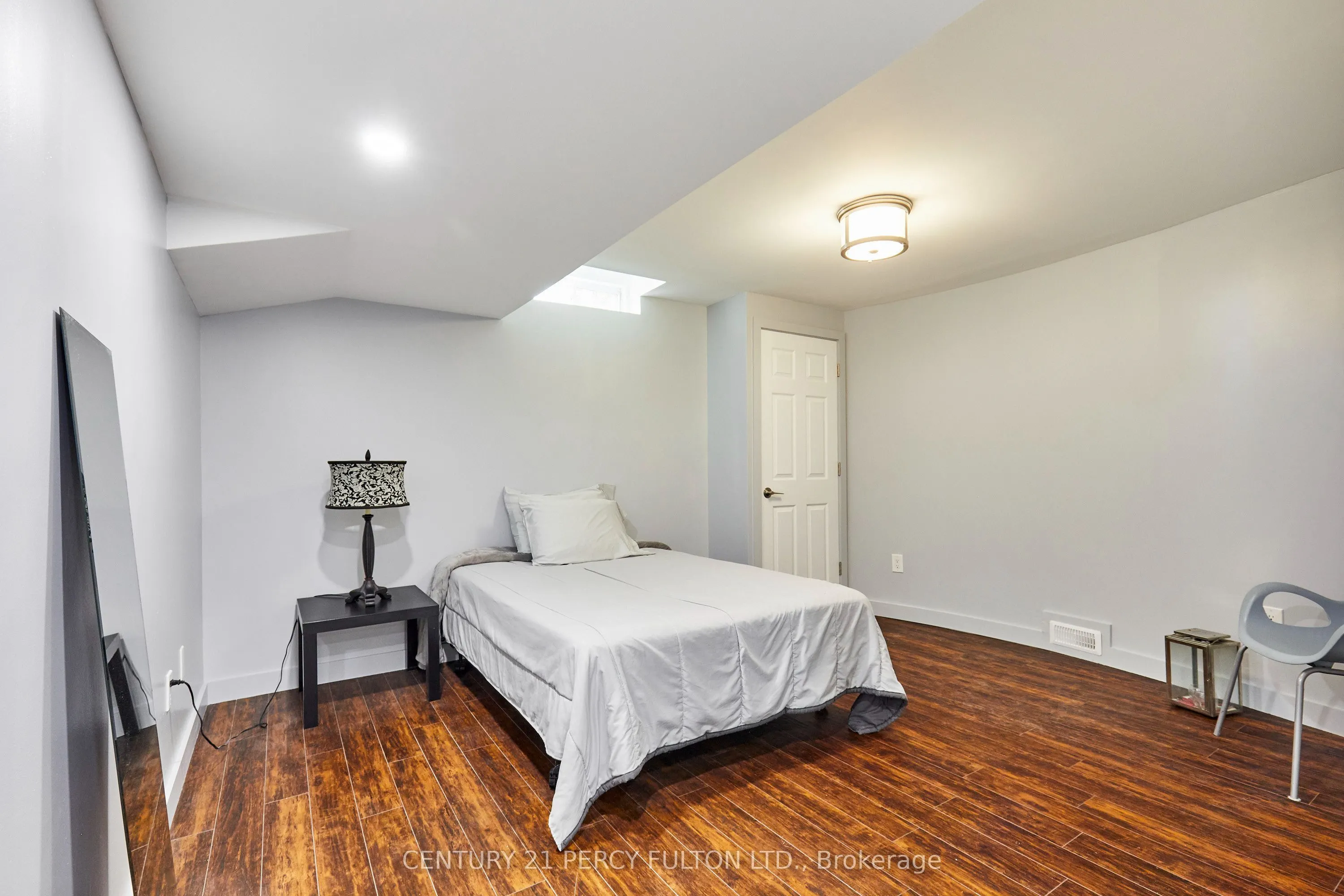 8 Mackeller Court