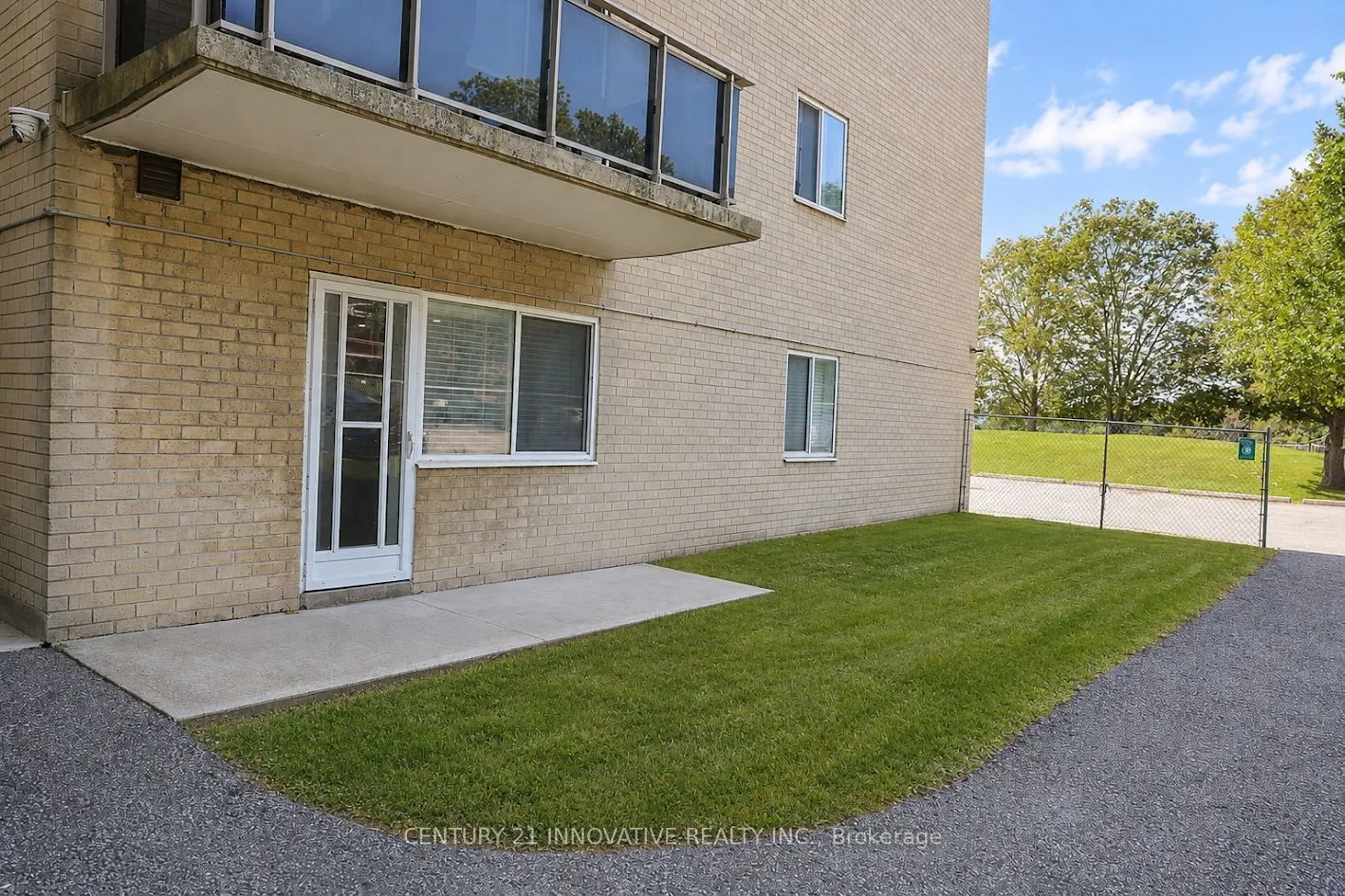 936 Glen Street #101