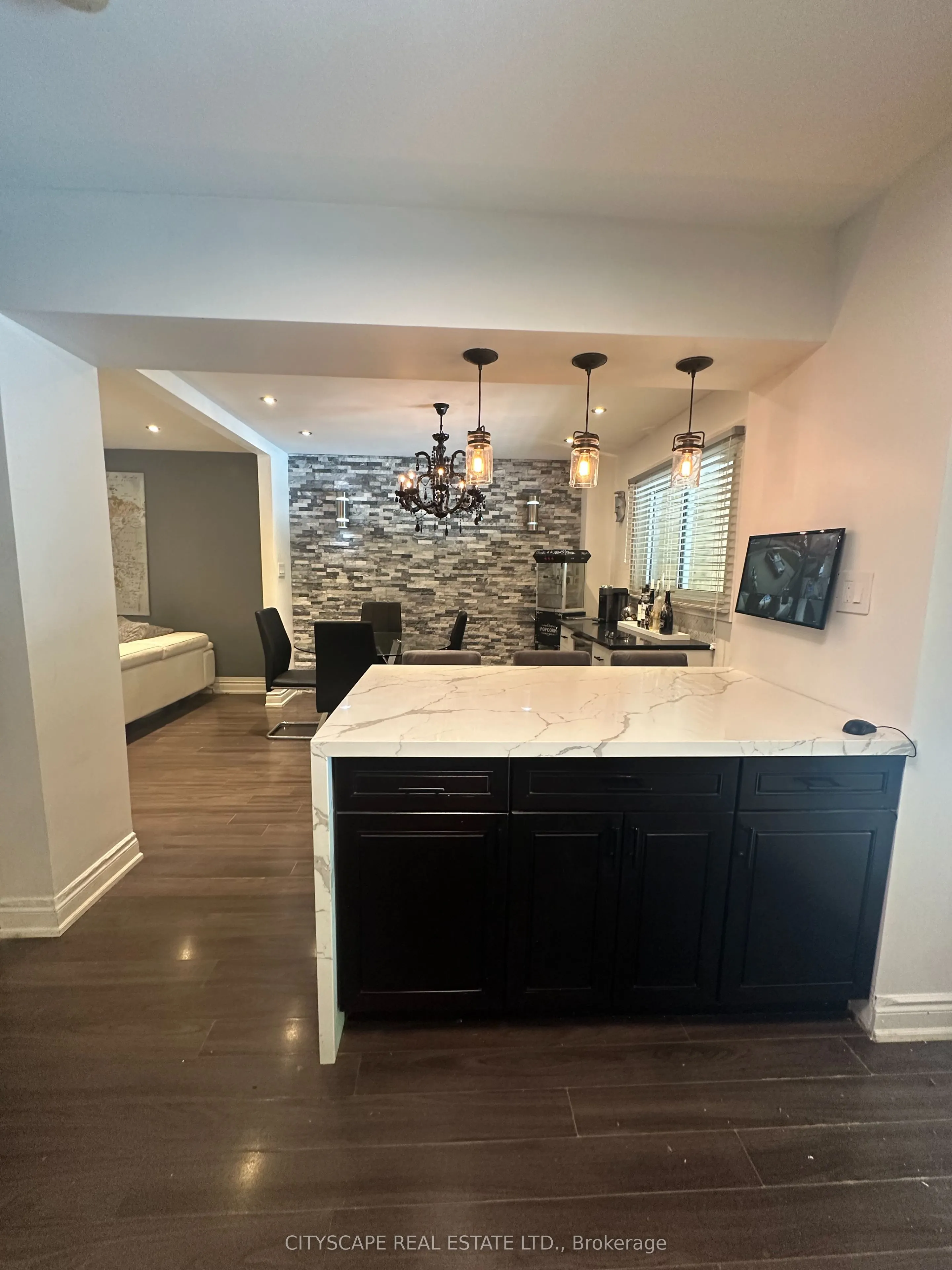 137 Ravenscroft Road #Main Floor