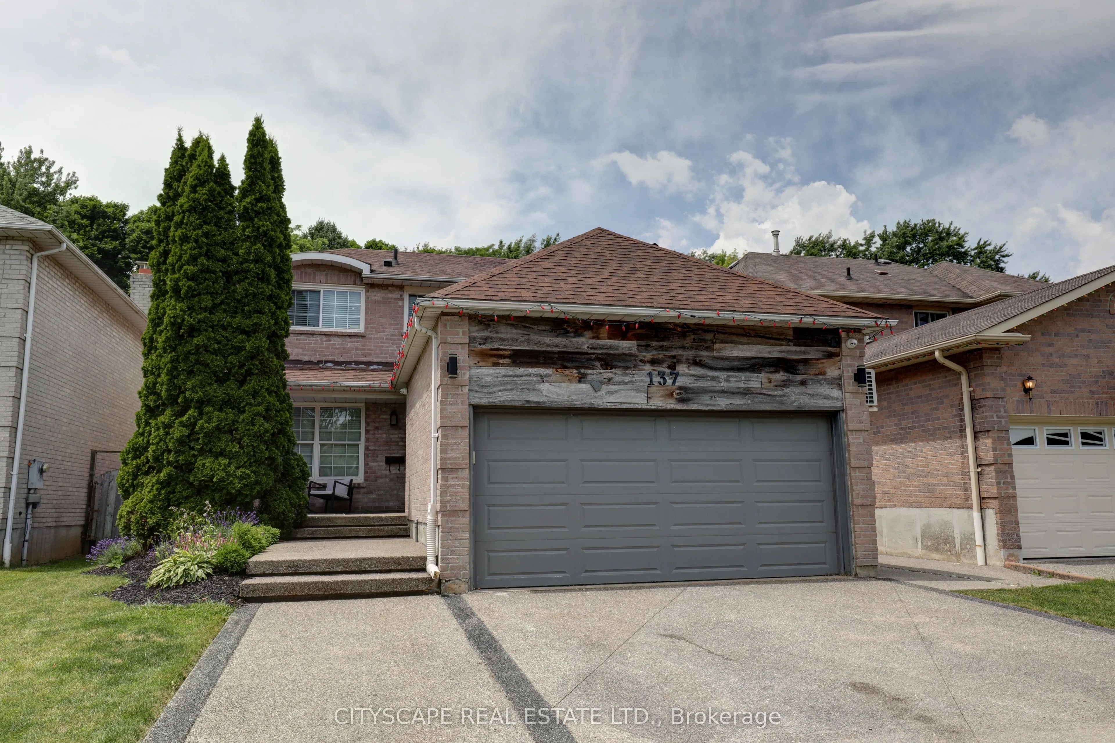 137 Ravenscroft Road #Main Floor