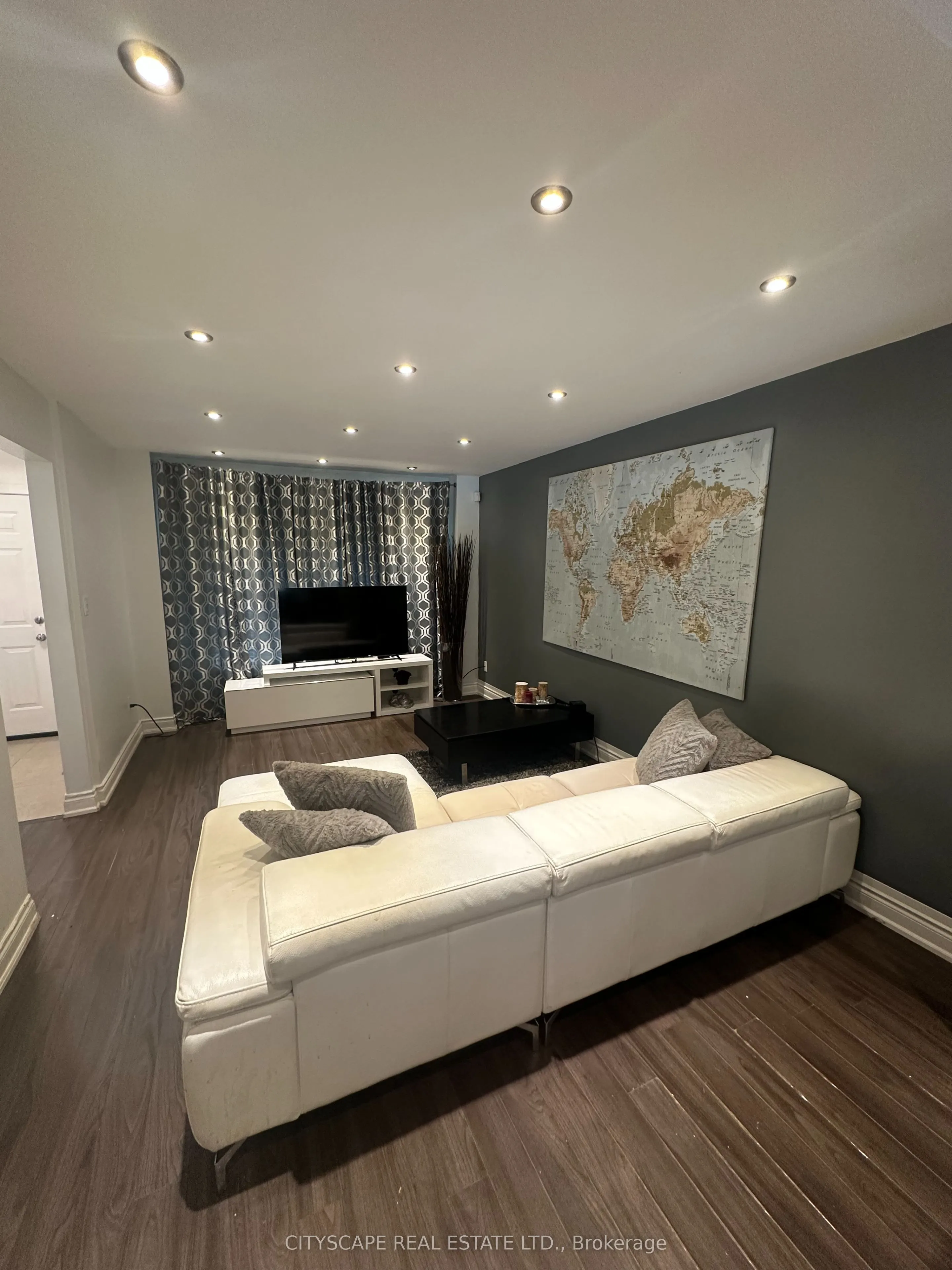 137 Ravenscroft Road #Main Floor