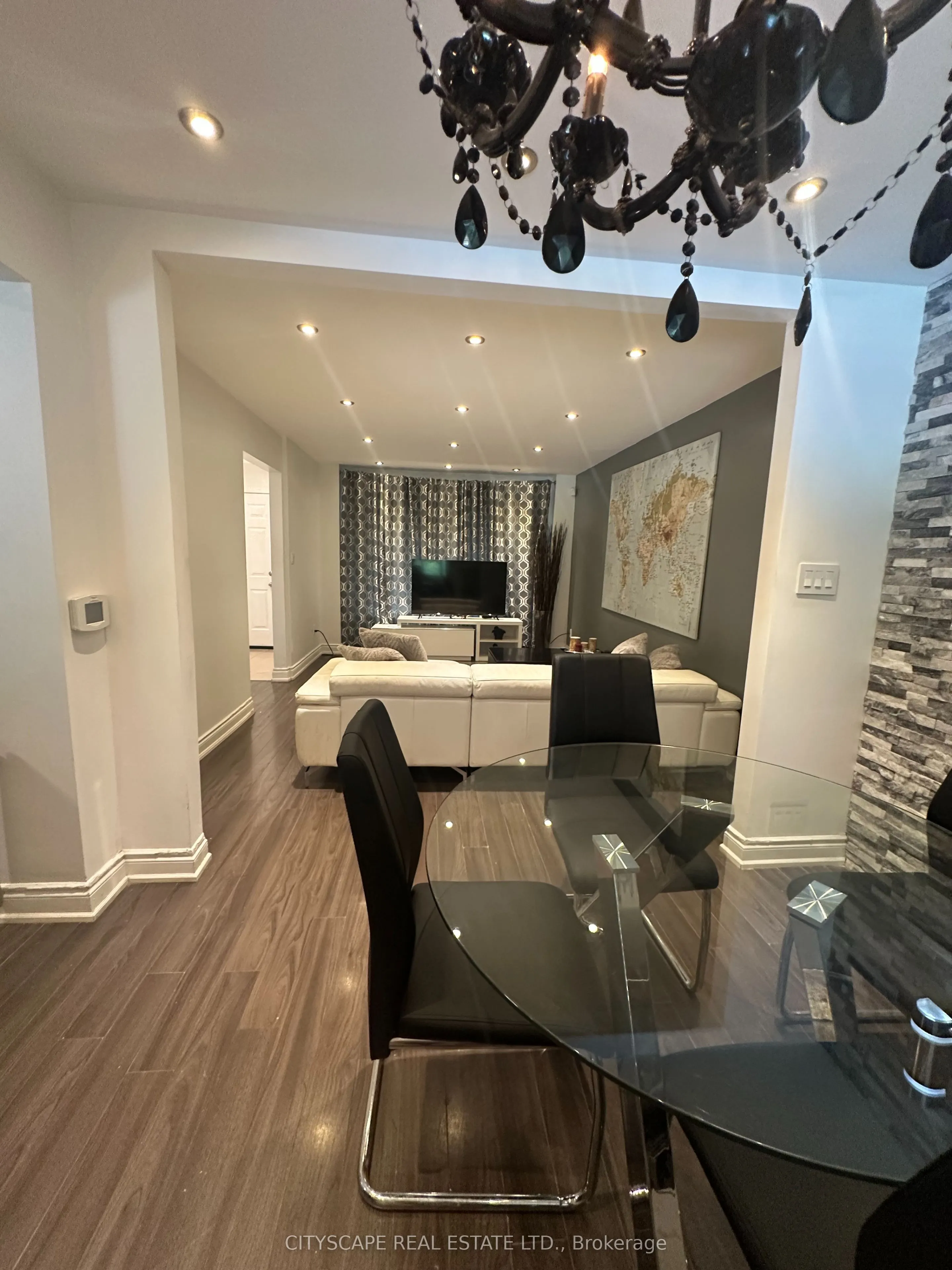 137 Ravenscroft Road #Main Floor