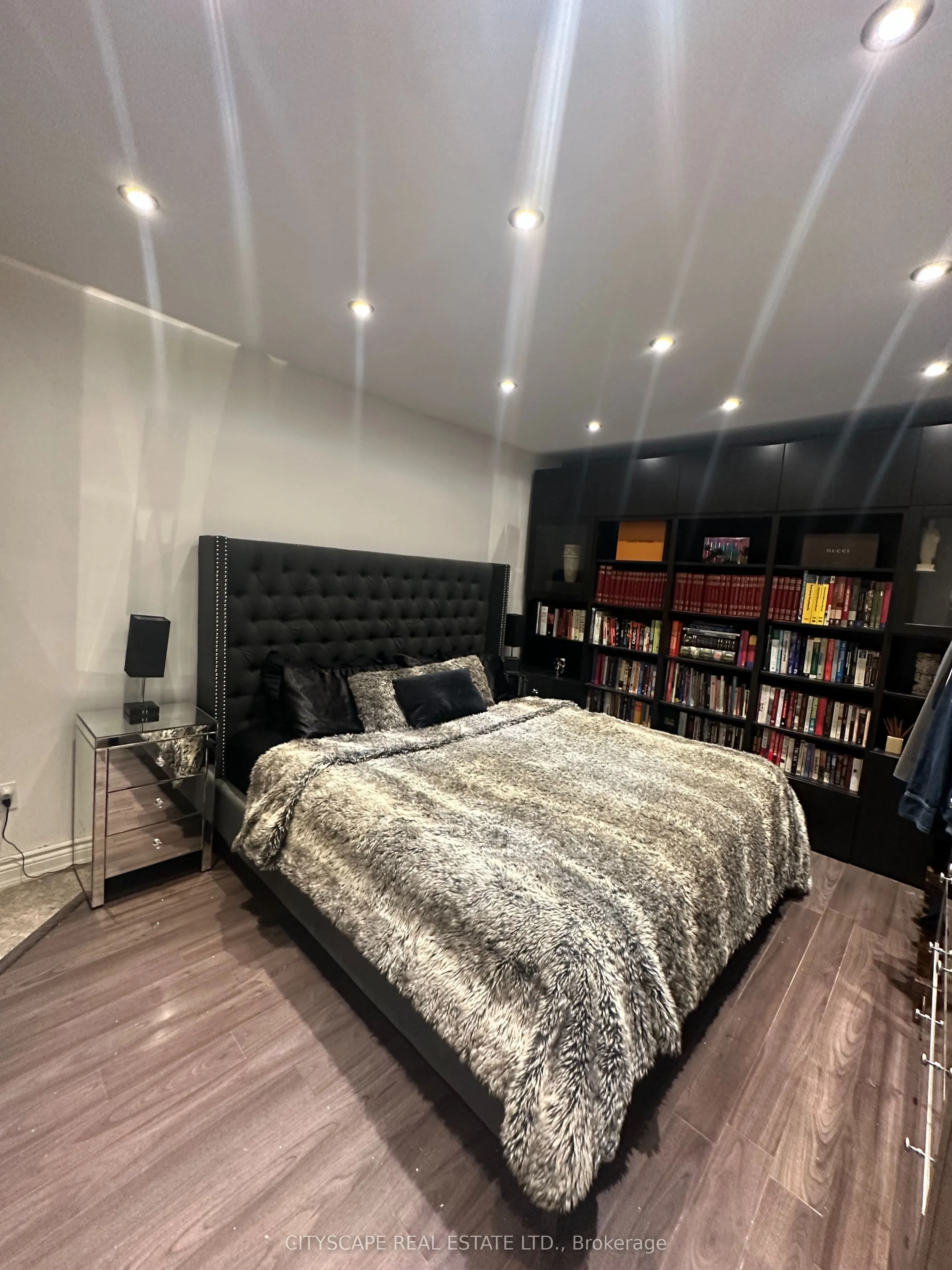 137 Ravenscroft Road #Main Floor
