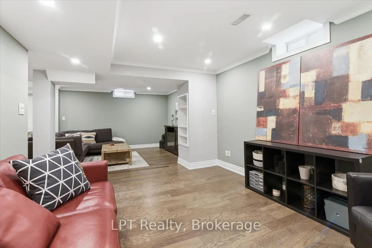 71 Laprade Square