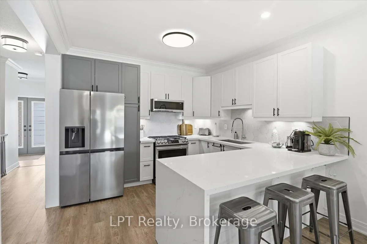 71 Laprade Square