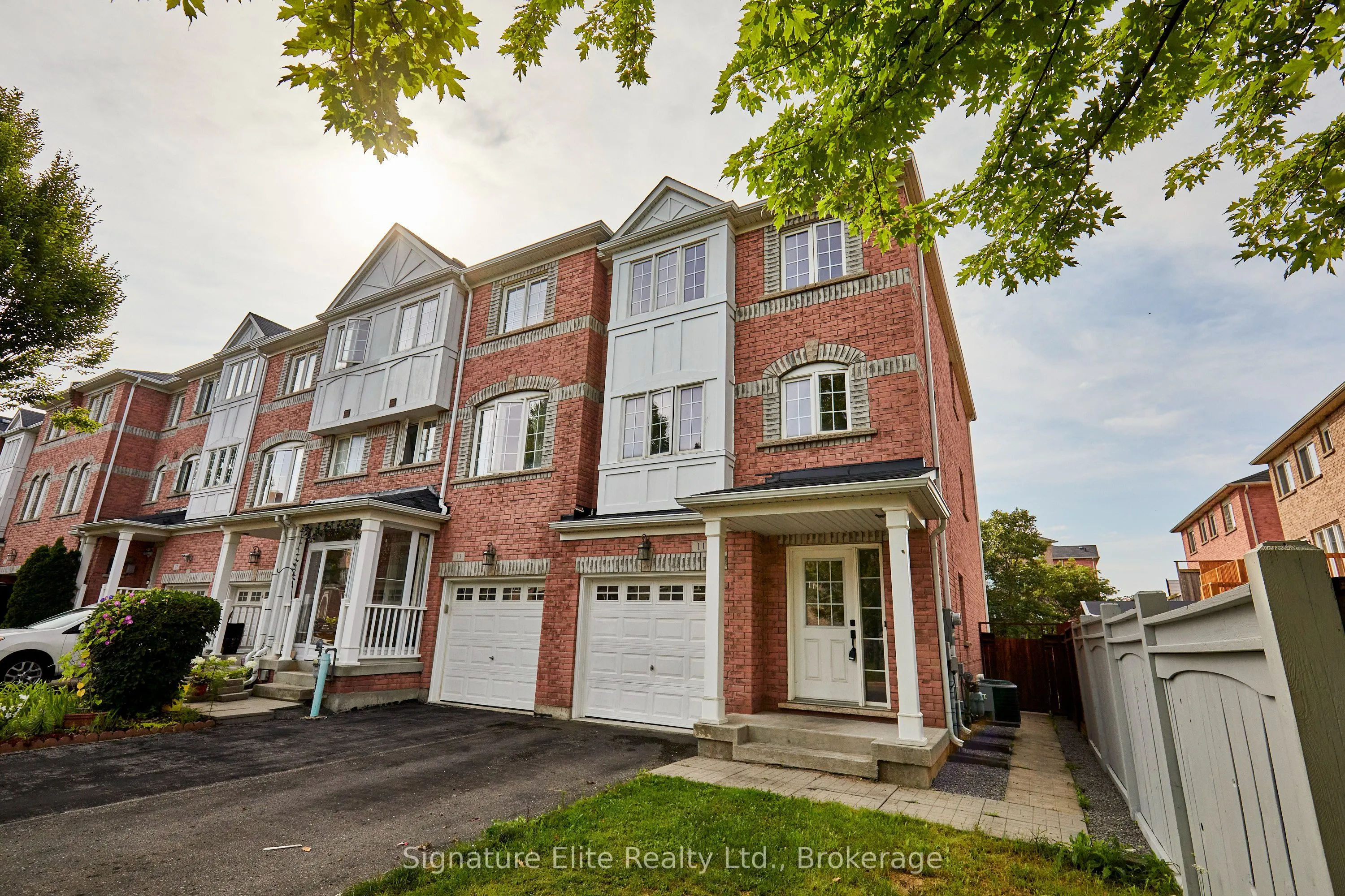 11 Etienne Street #Lower