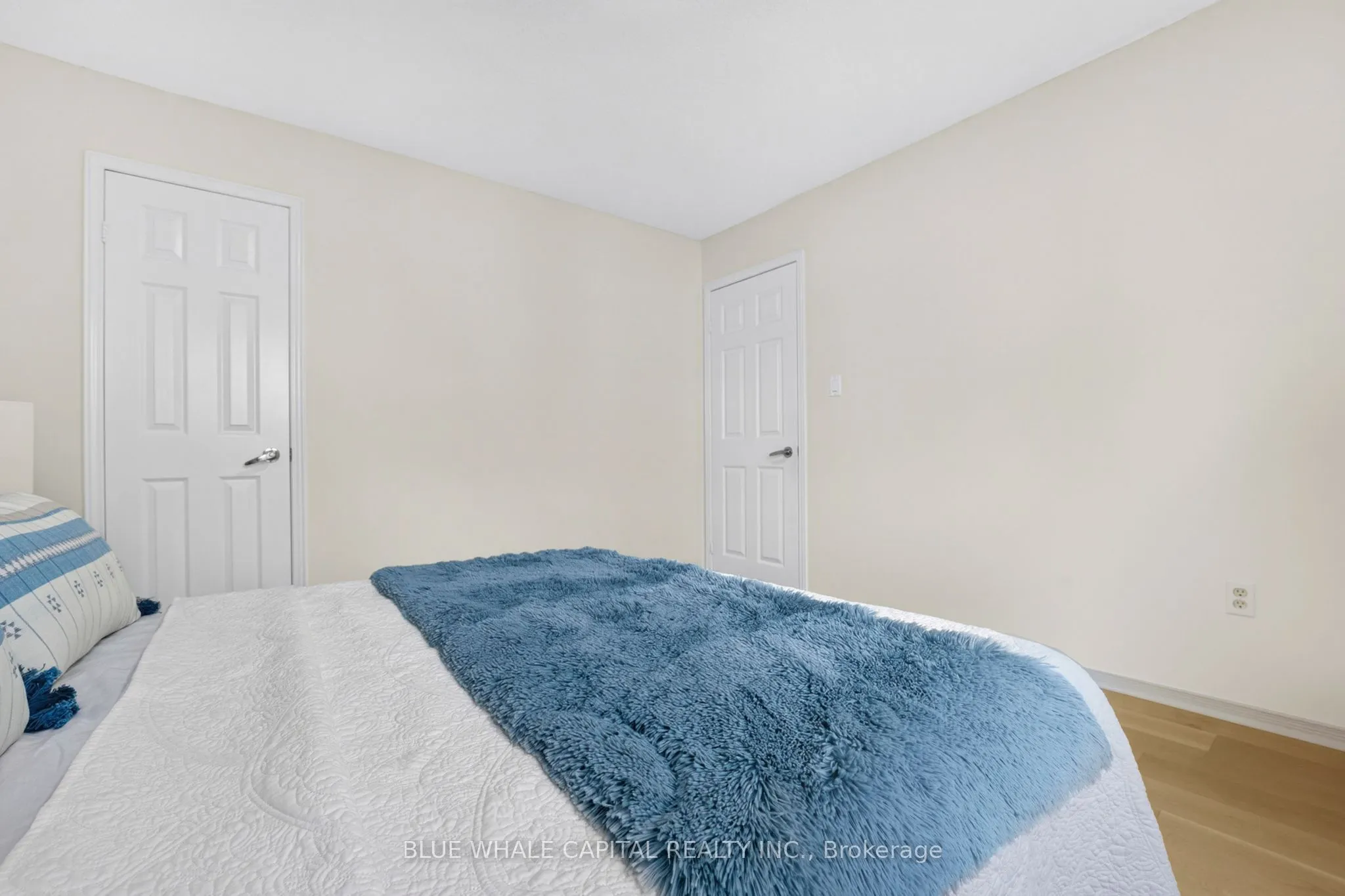 61 Holmbush Crescent
