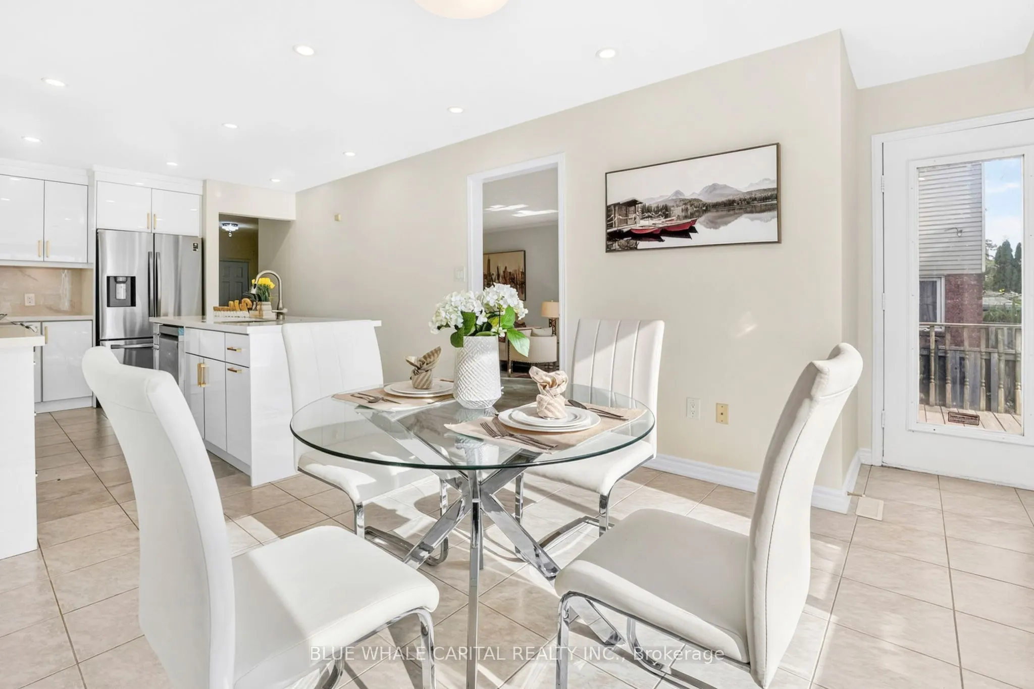 61 Holmbush Crescent