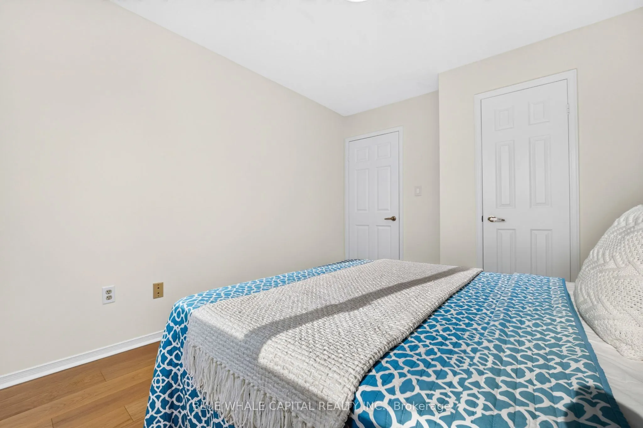 61 Holmbush Crescent