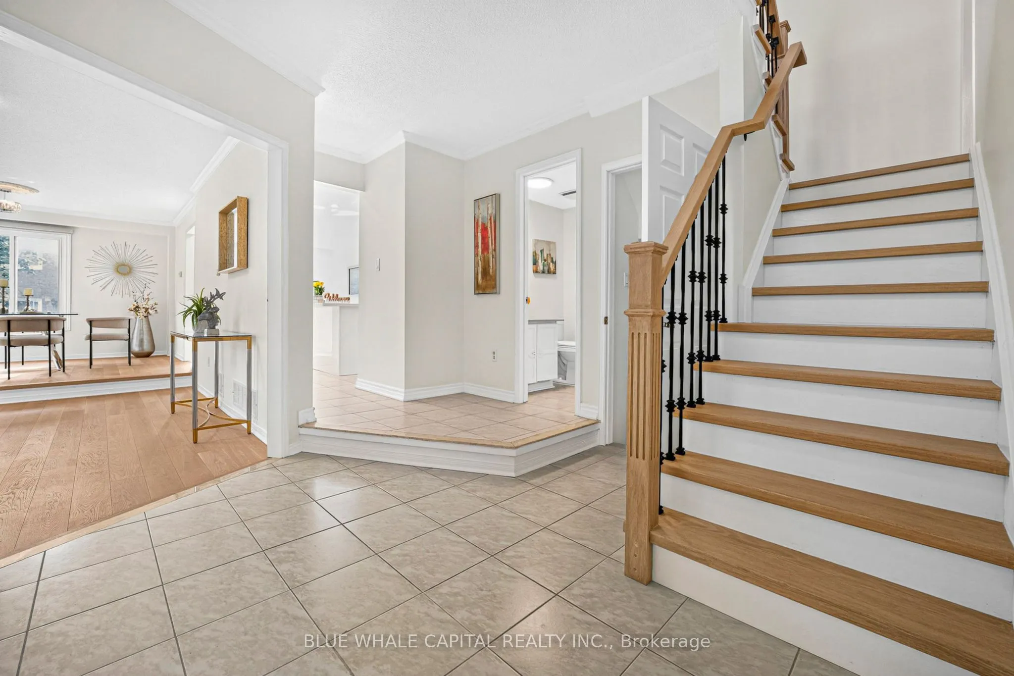 61 Holmbush Crescent