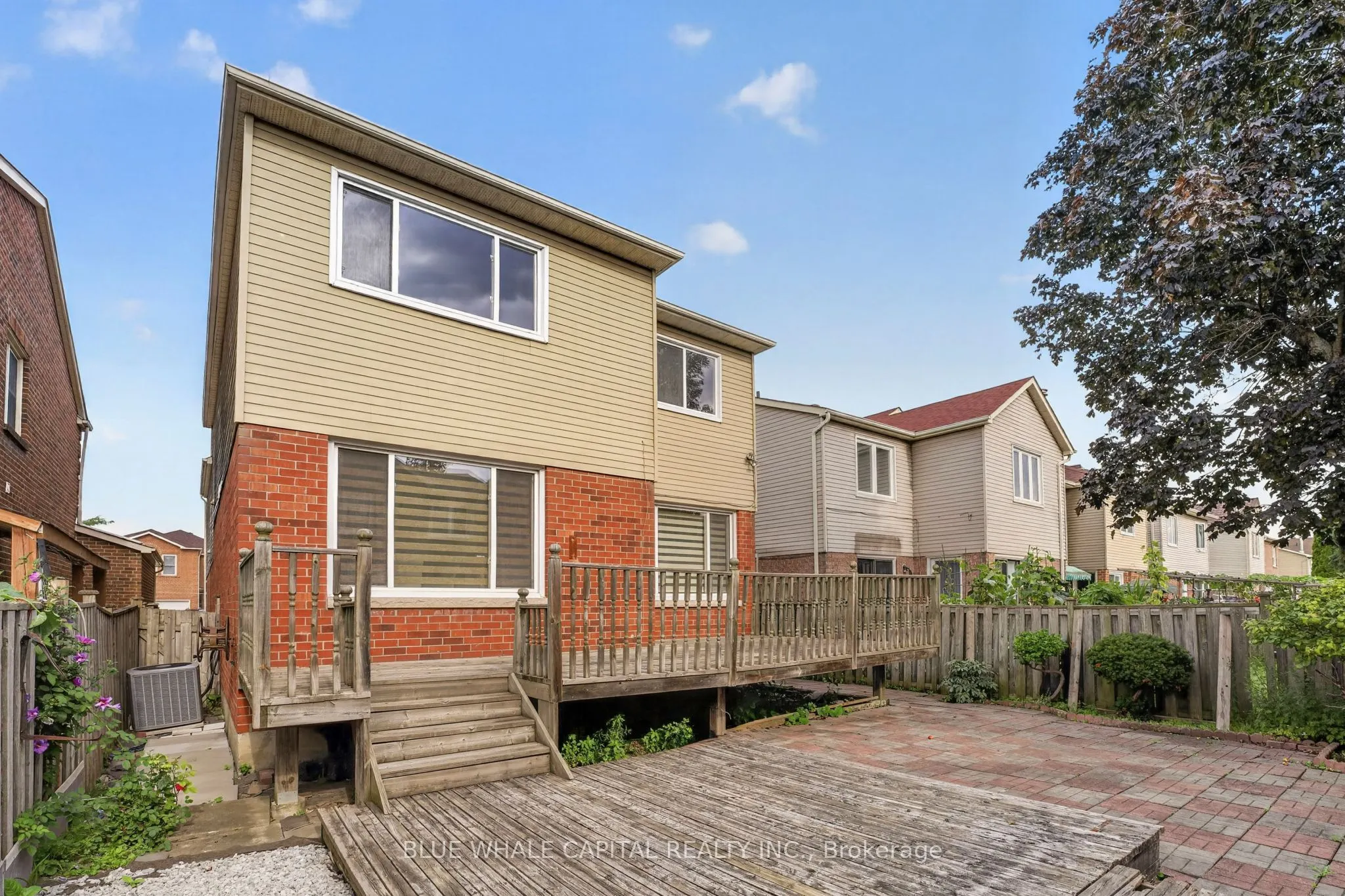 61 Holmbush Crescent