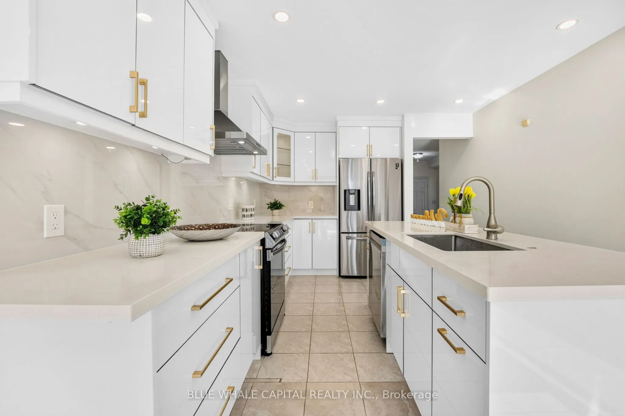 61 Holmbush Crescent