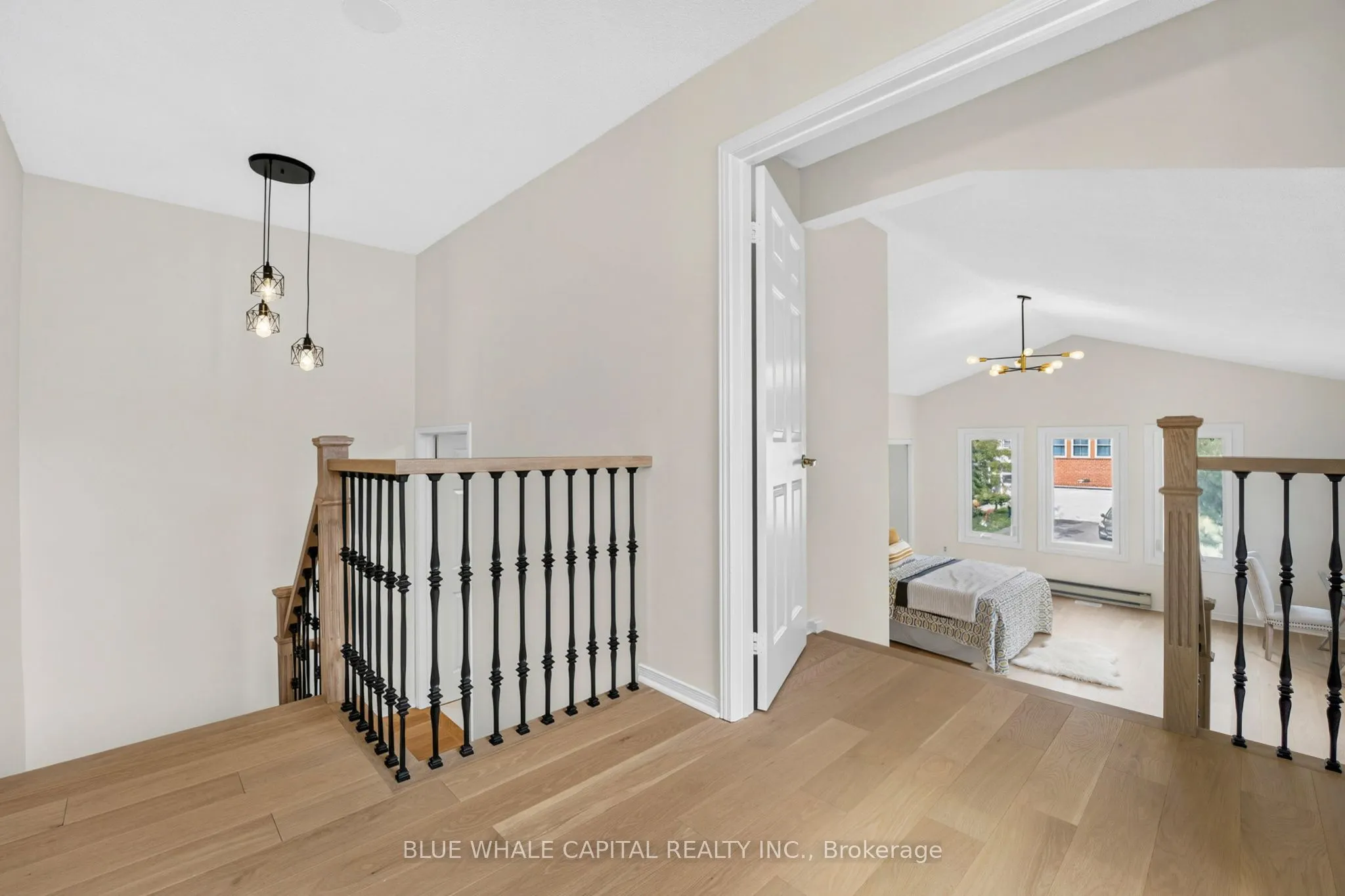 61 Holmbush Crescent