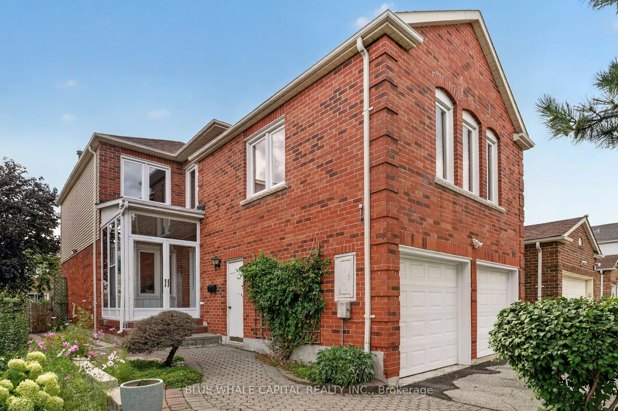 61 Holmbush Crescent