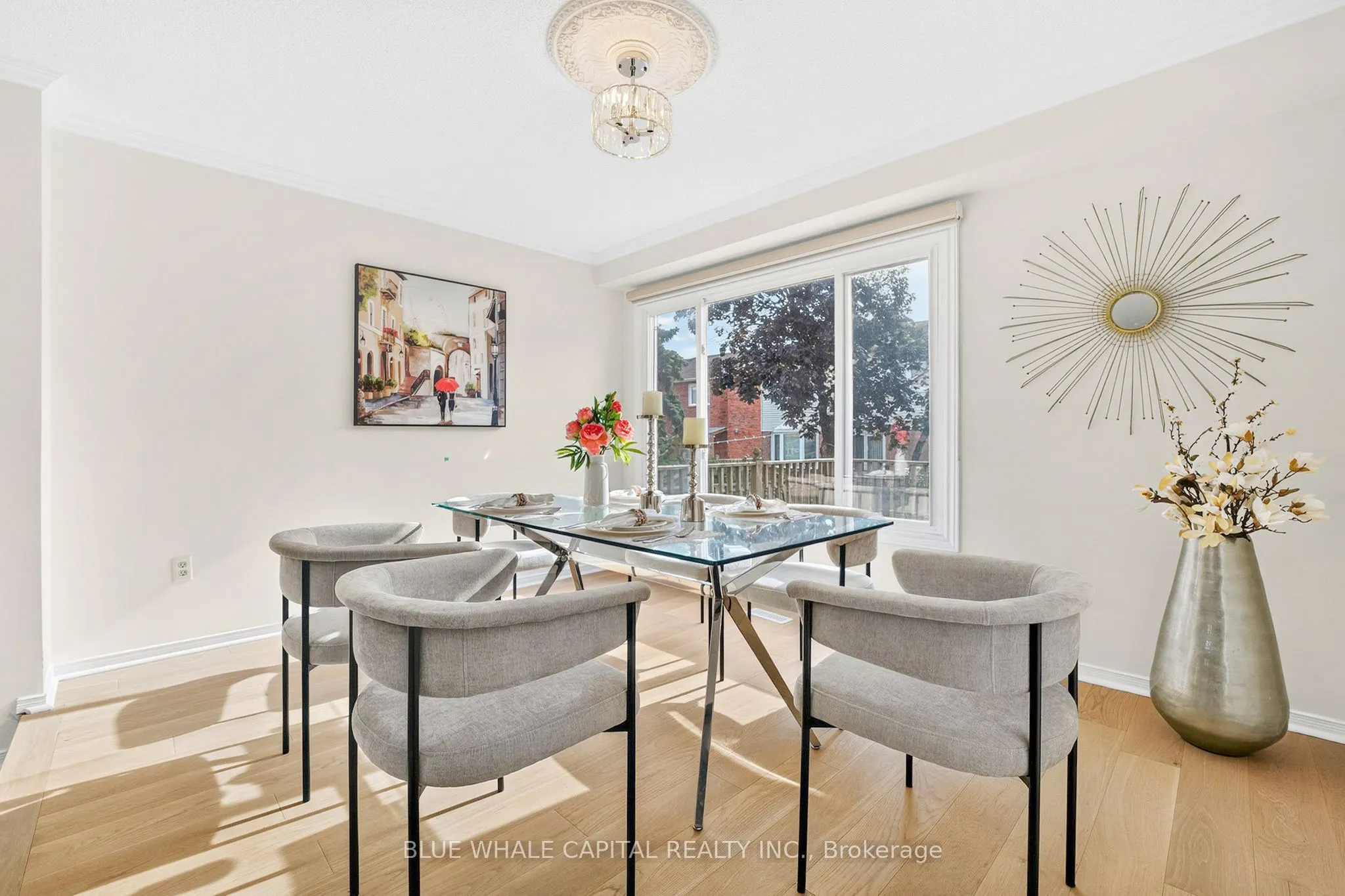 61 Holmbush Crescent