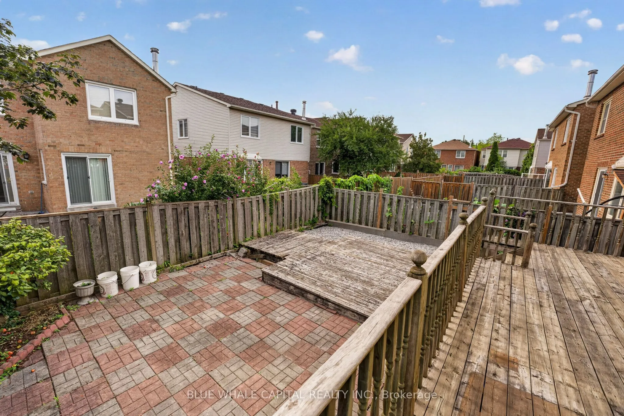 61 Holmbush Crescent
