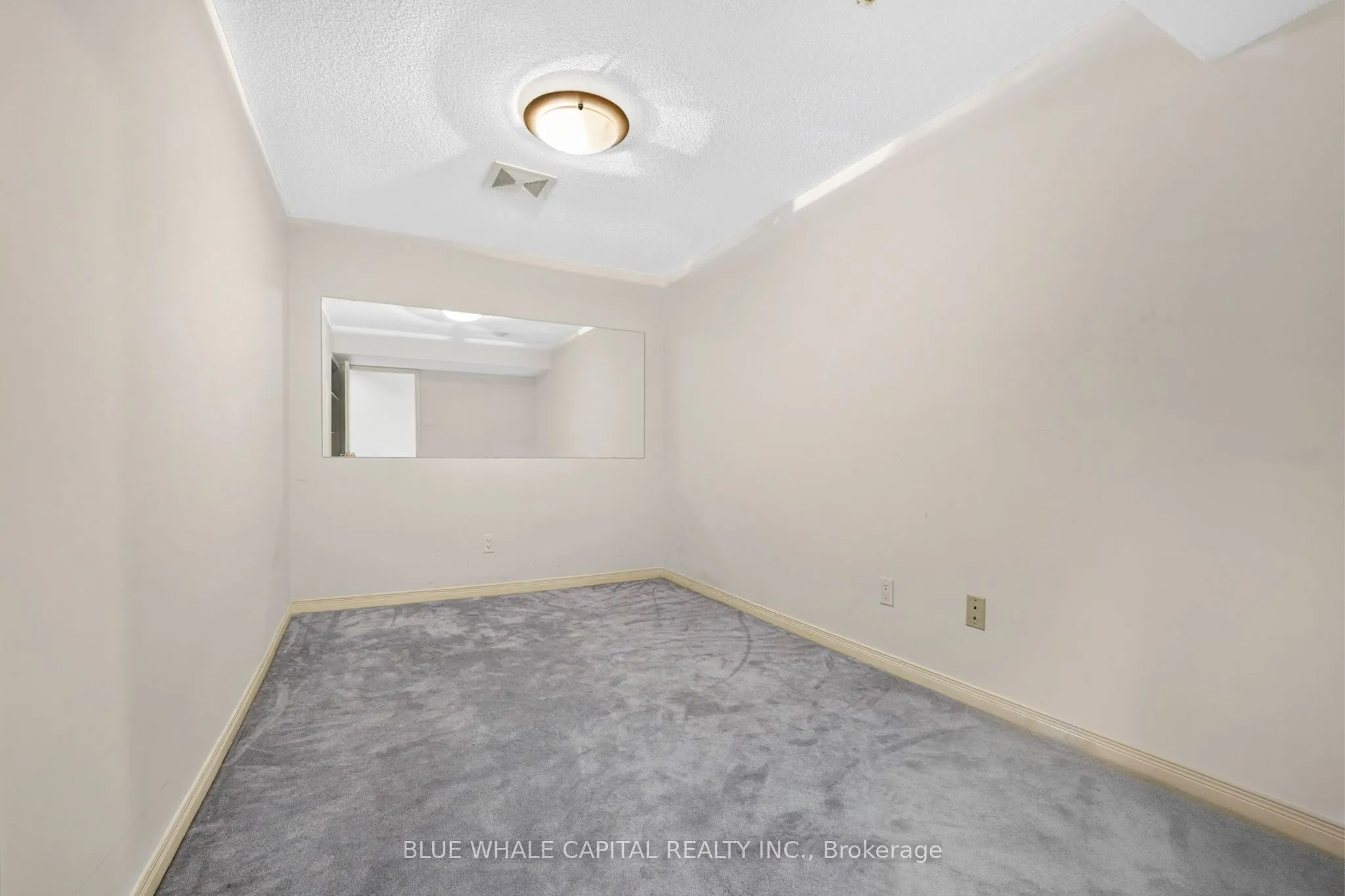 61 Holmbush Crescent