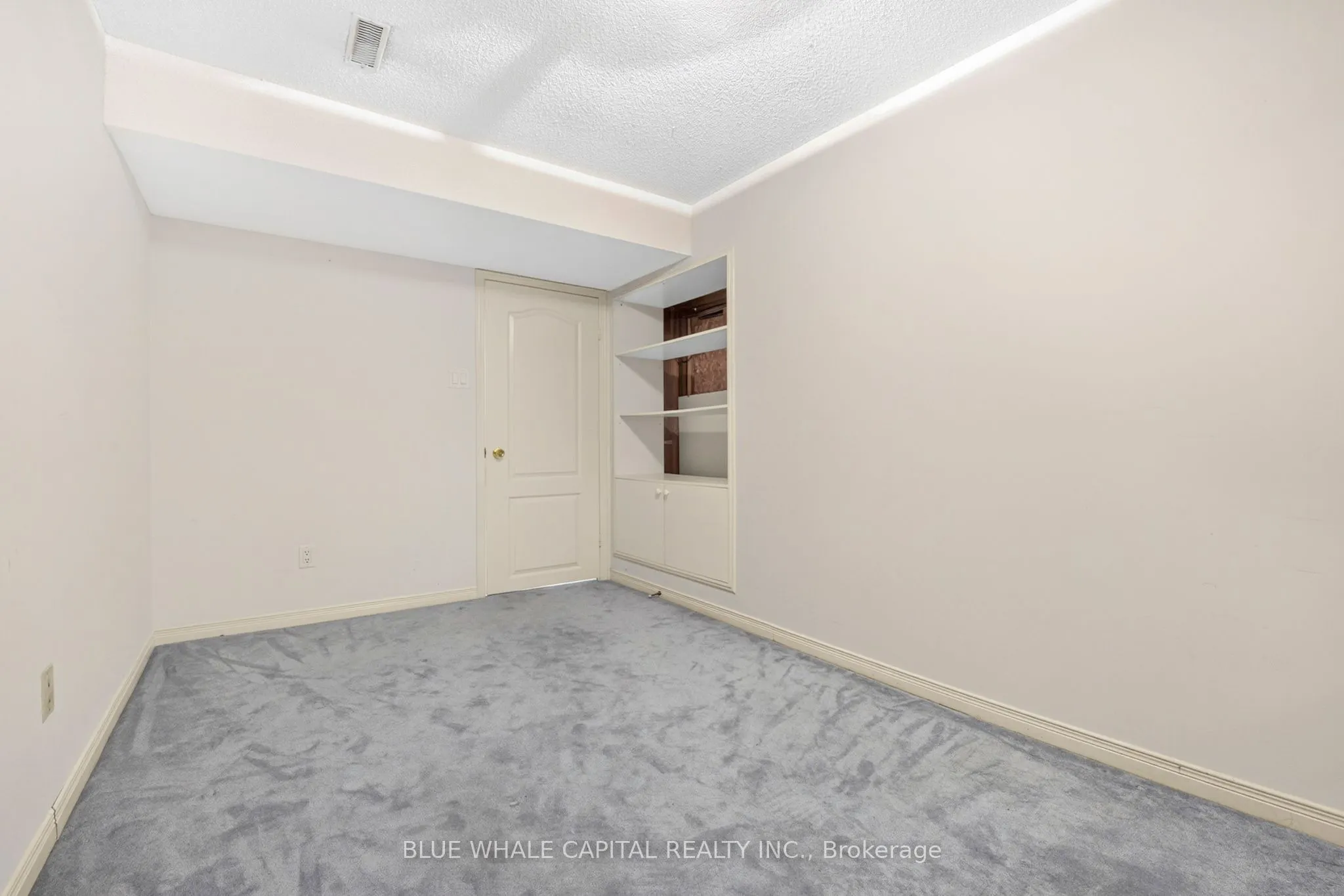 61 Holmbush Crescent