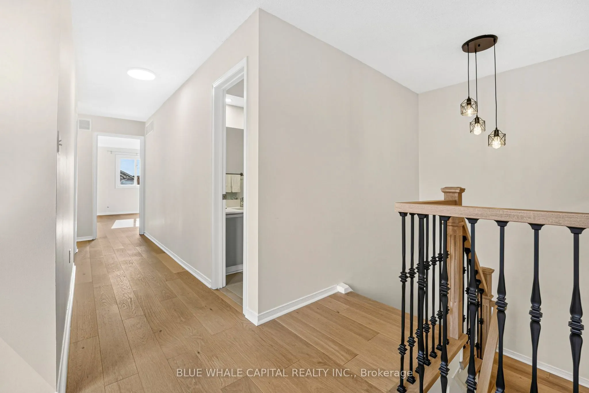 61 Holmbush Crescent