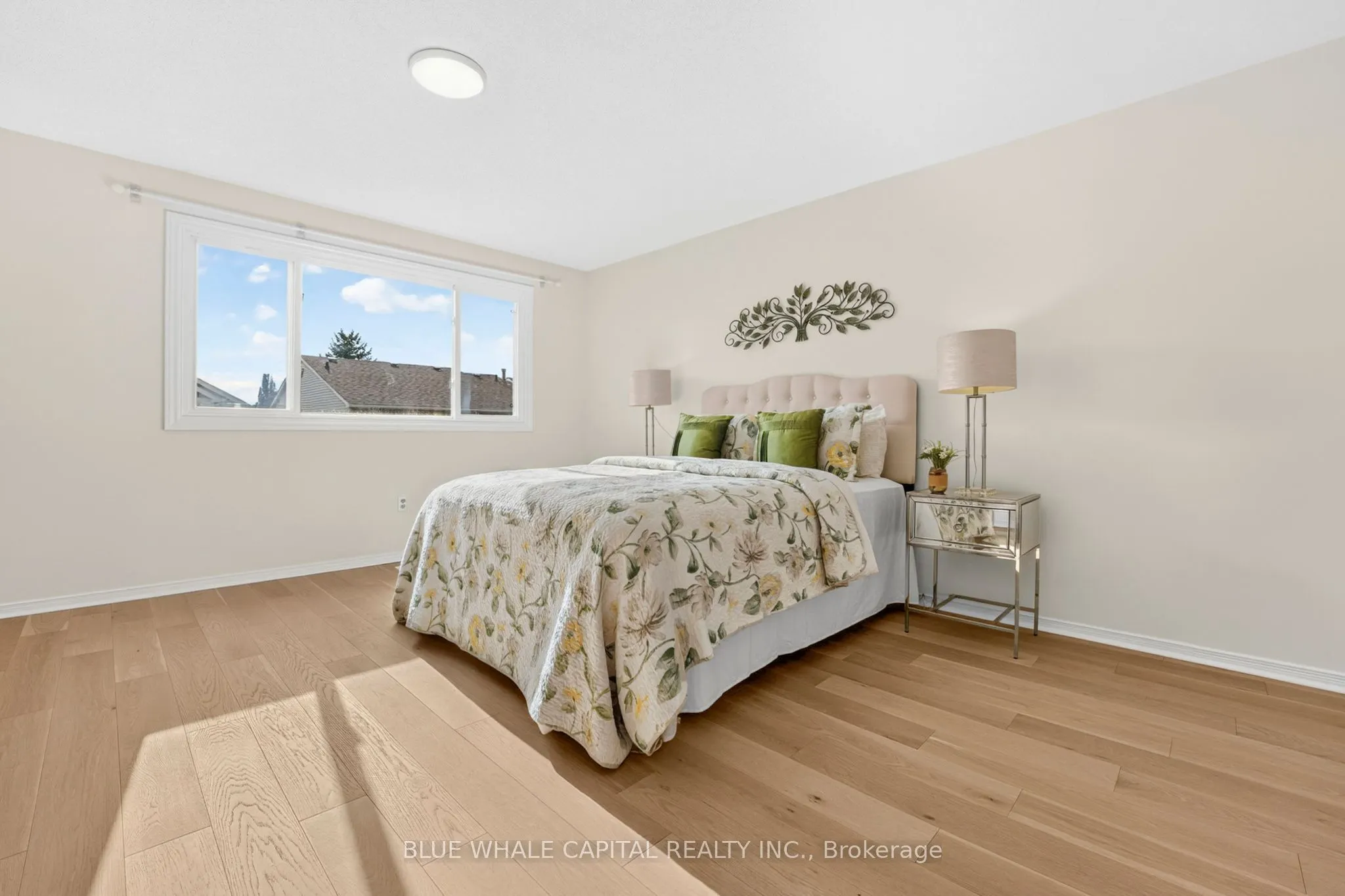 61 Holmbush Crescent