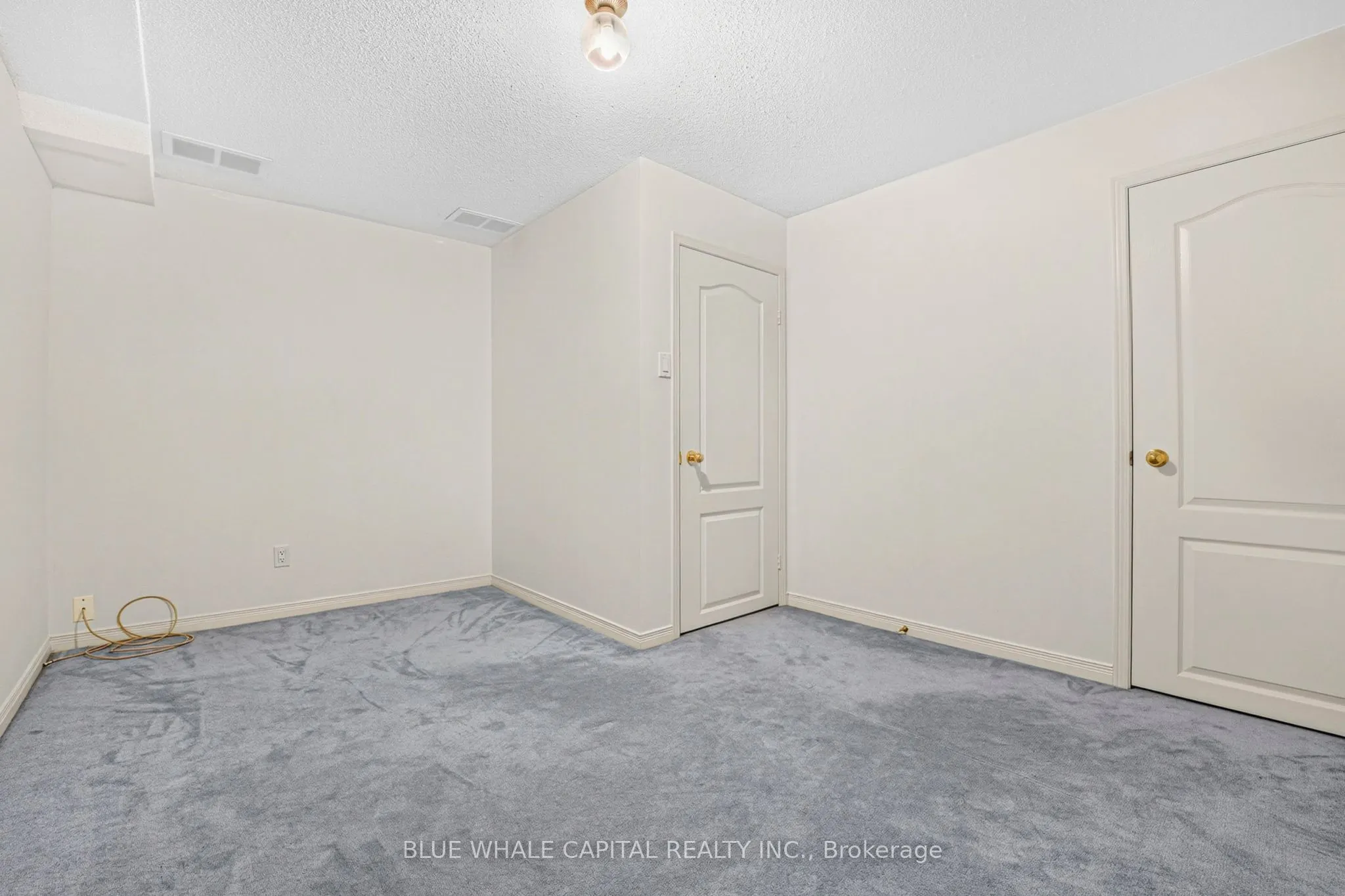 61 Holmbush Crescent