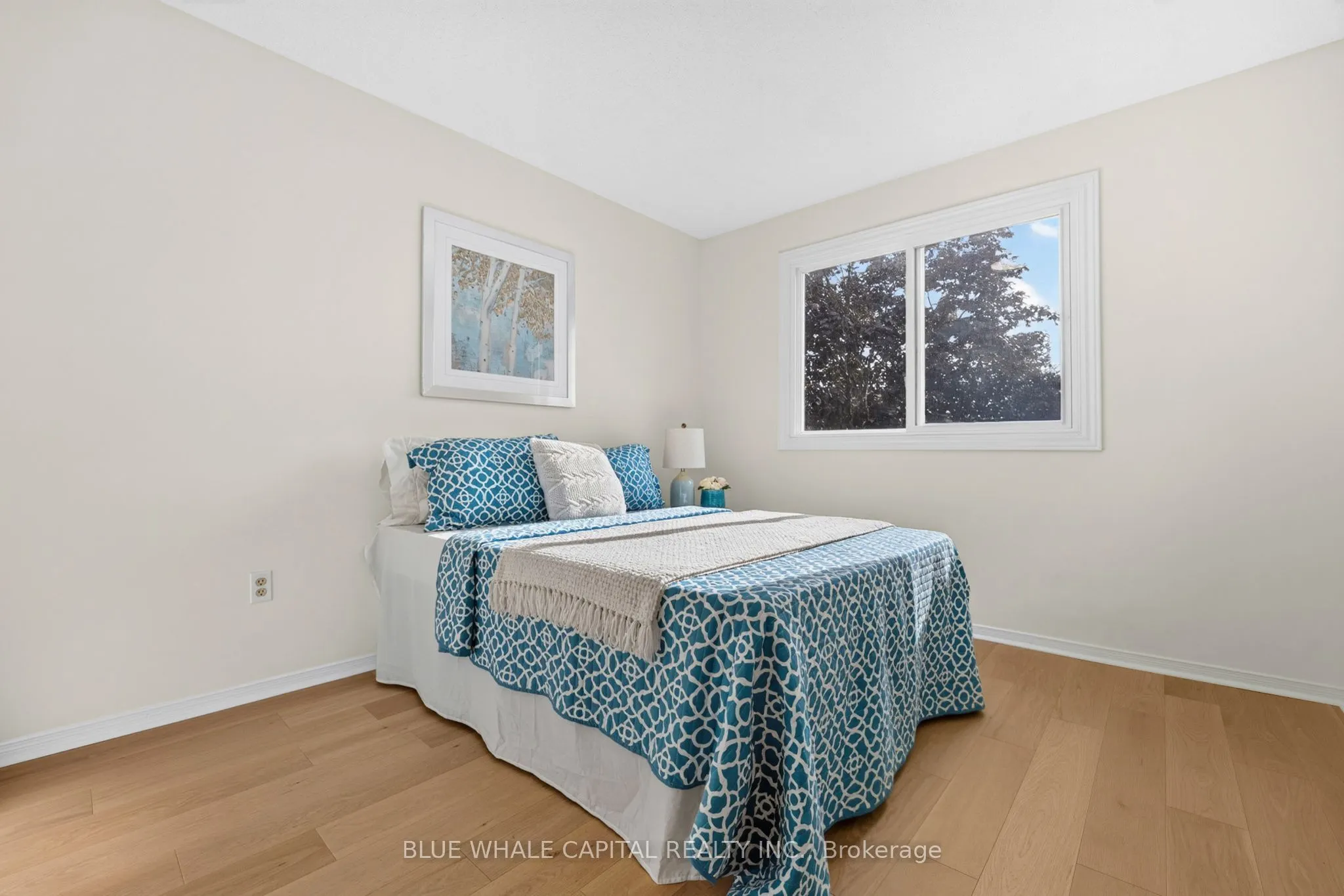 61 Holmbush Crescent