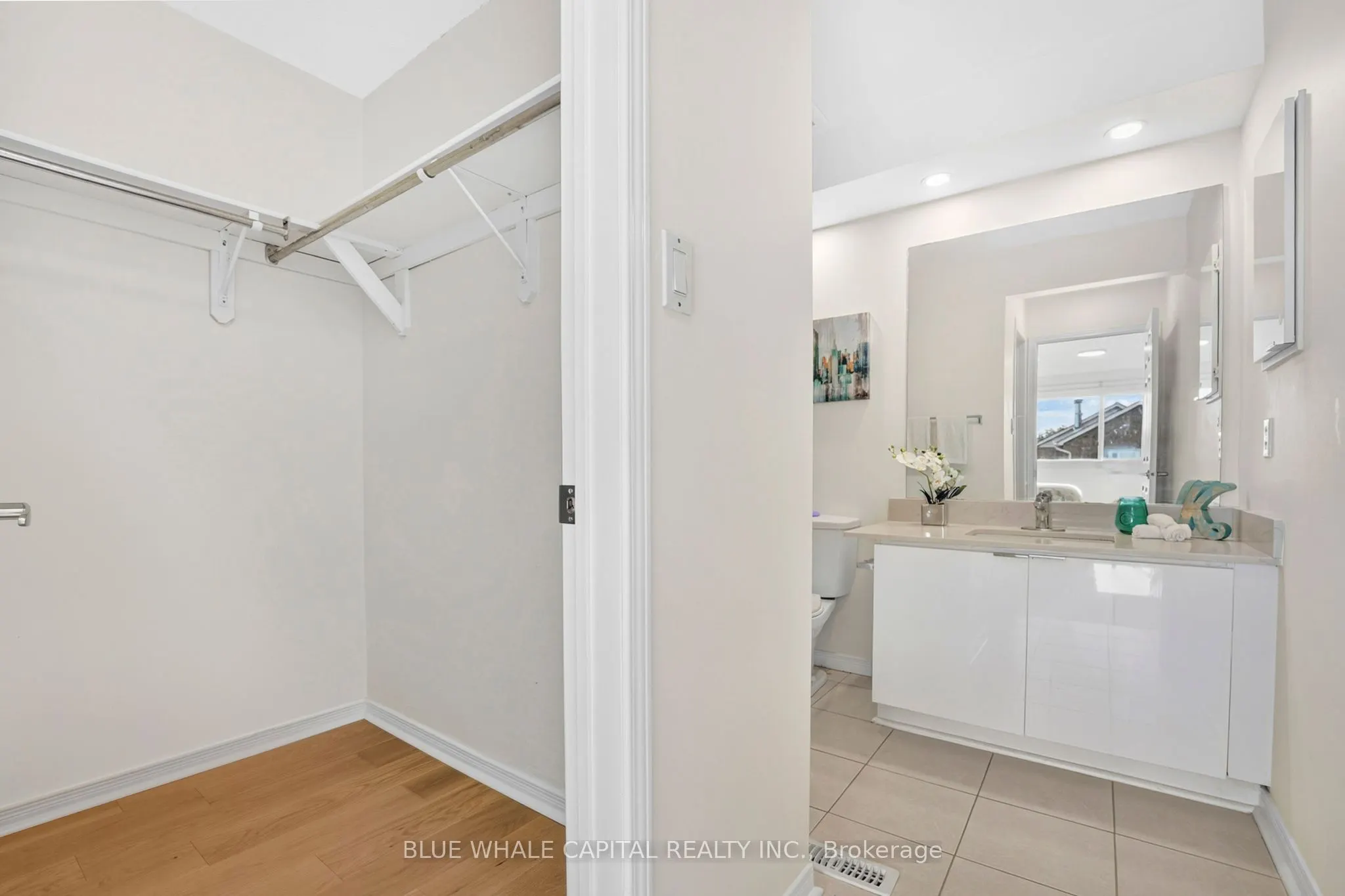 61 Holmbush Crescent
